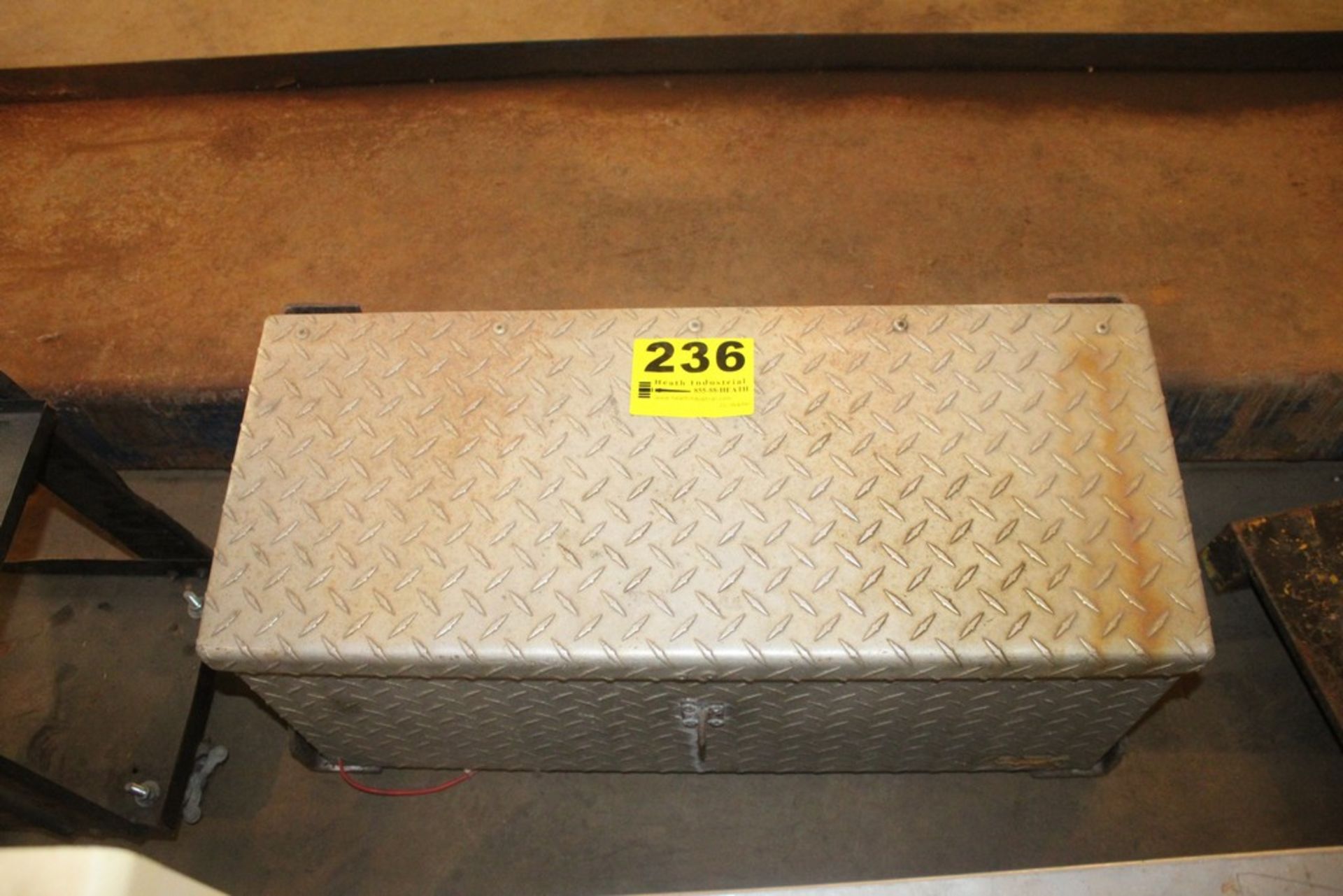 ALUMINUM DIAMOND PLATE BOX, 31" X 12" X 13"