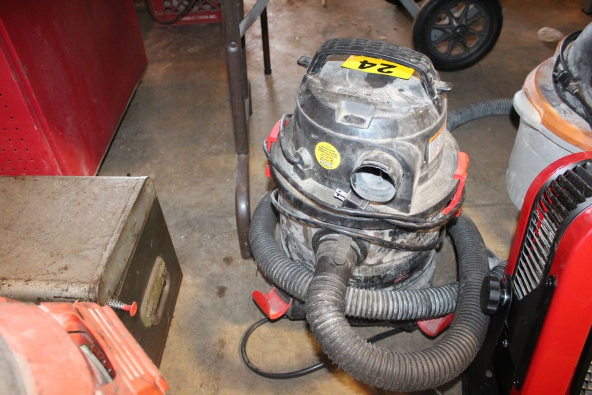 HUSKY PORTABLE WET / DRY VAC