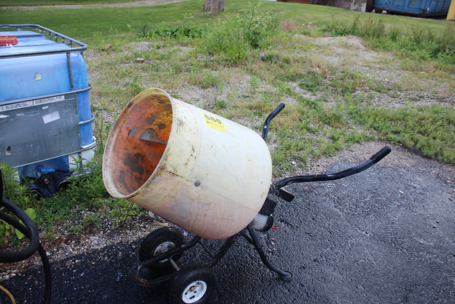 PORTABLE ELECTRIC CEMENT MIXER