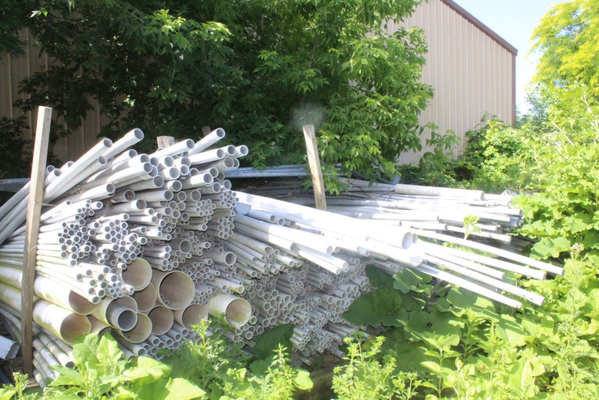 LARGE QTY OF PVC PIPE & FITTINGS - Image 2 of 4