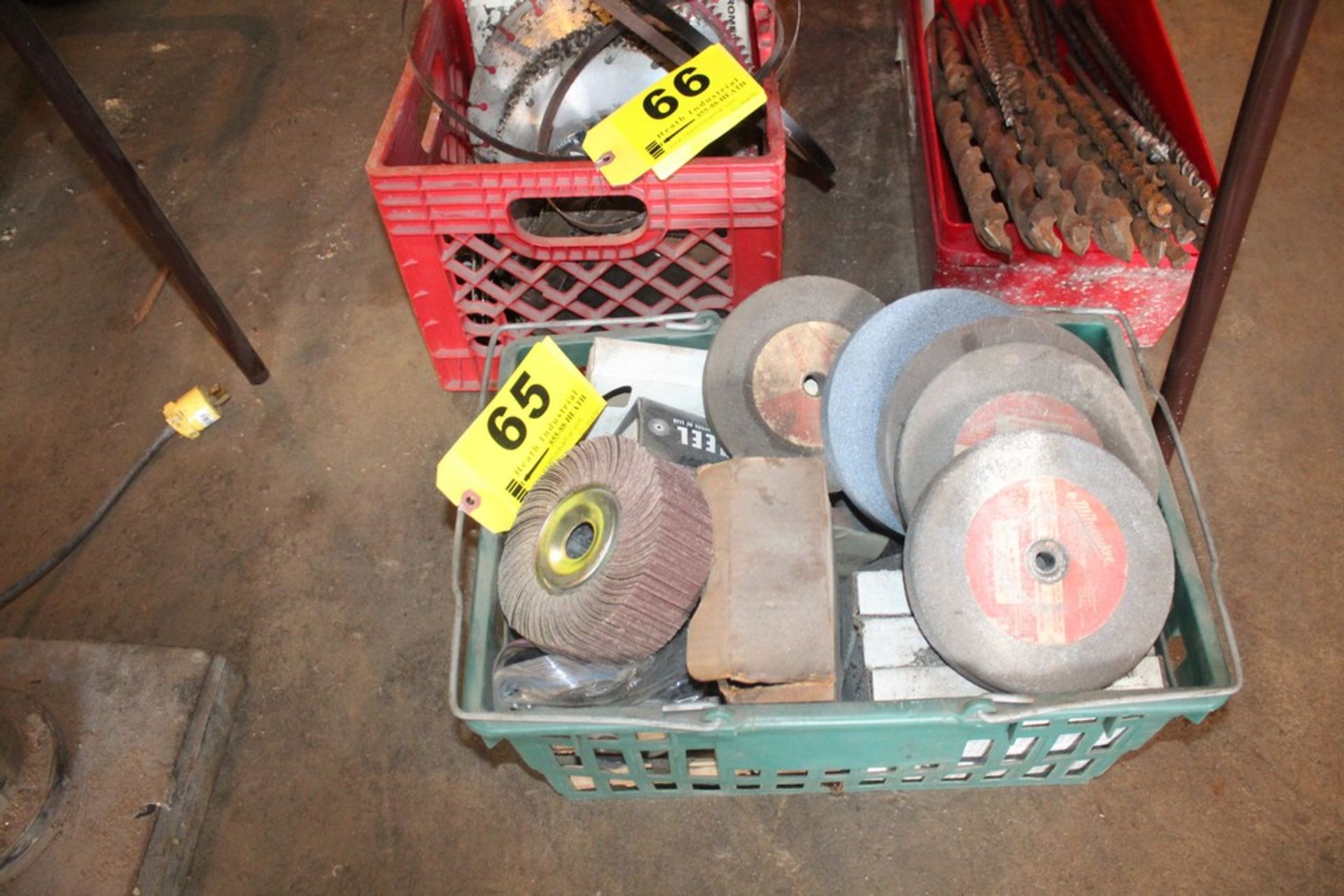 ASSORTED GRINDING & ABRASIVE WHEELS IN TUB