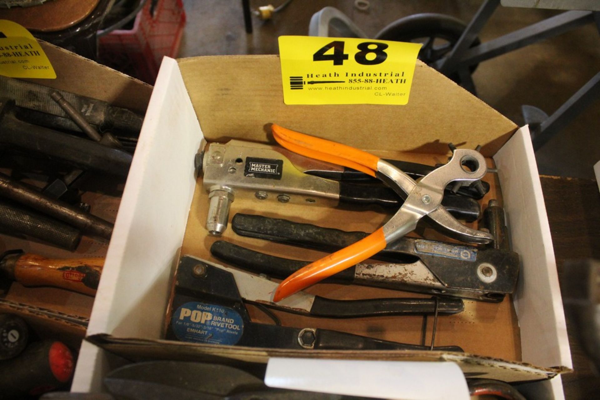 ASSORTED MANUAL RIVETERS IN BOX