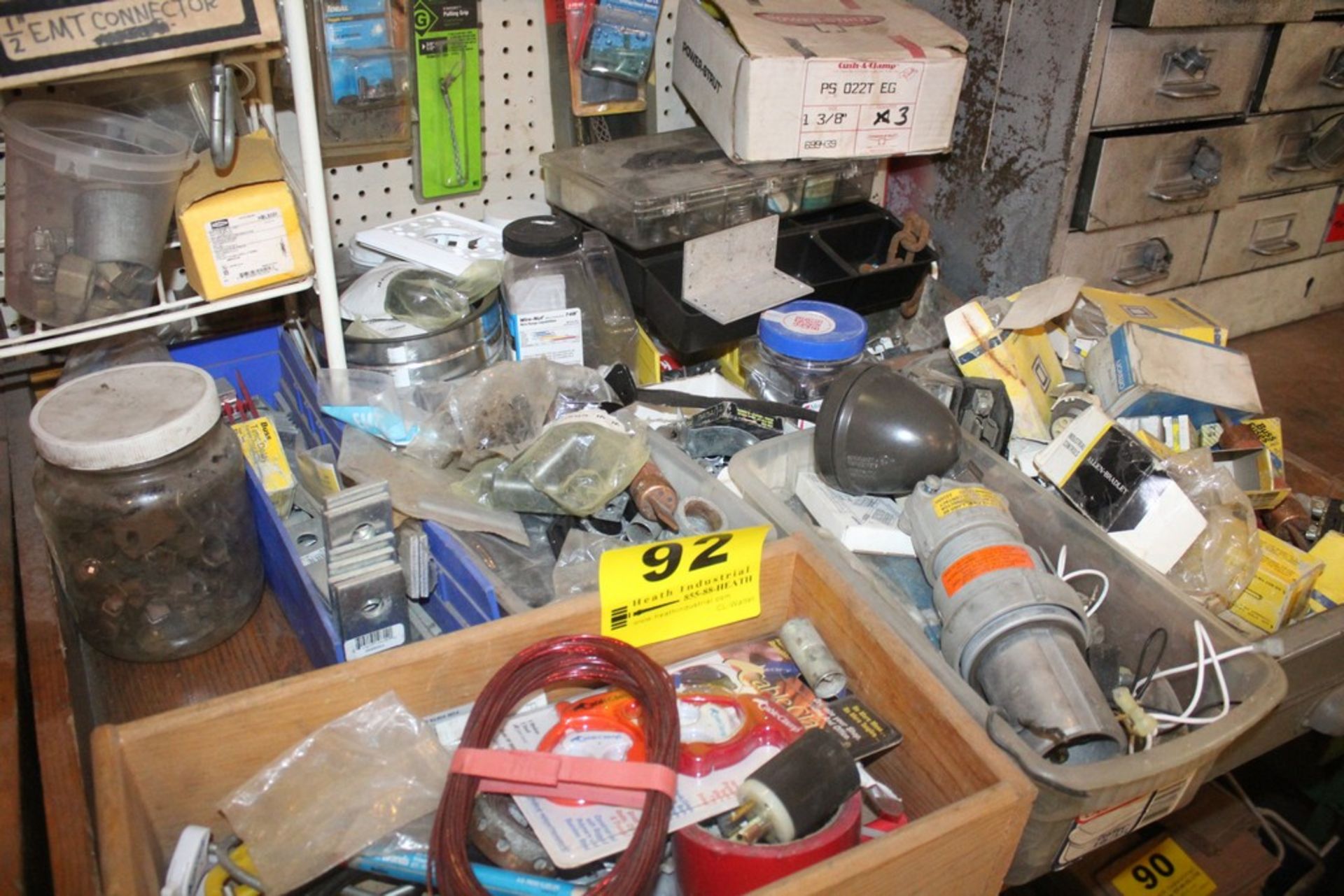 ASSORTED ELECTRICAL HARDWARE ON BENCH & PEG BOARD - Image 3 of 3