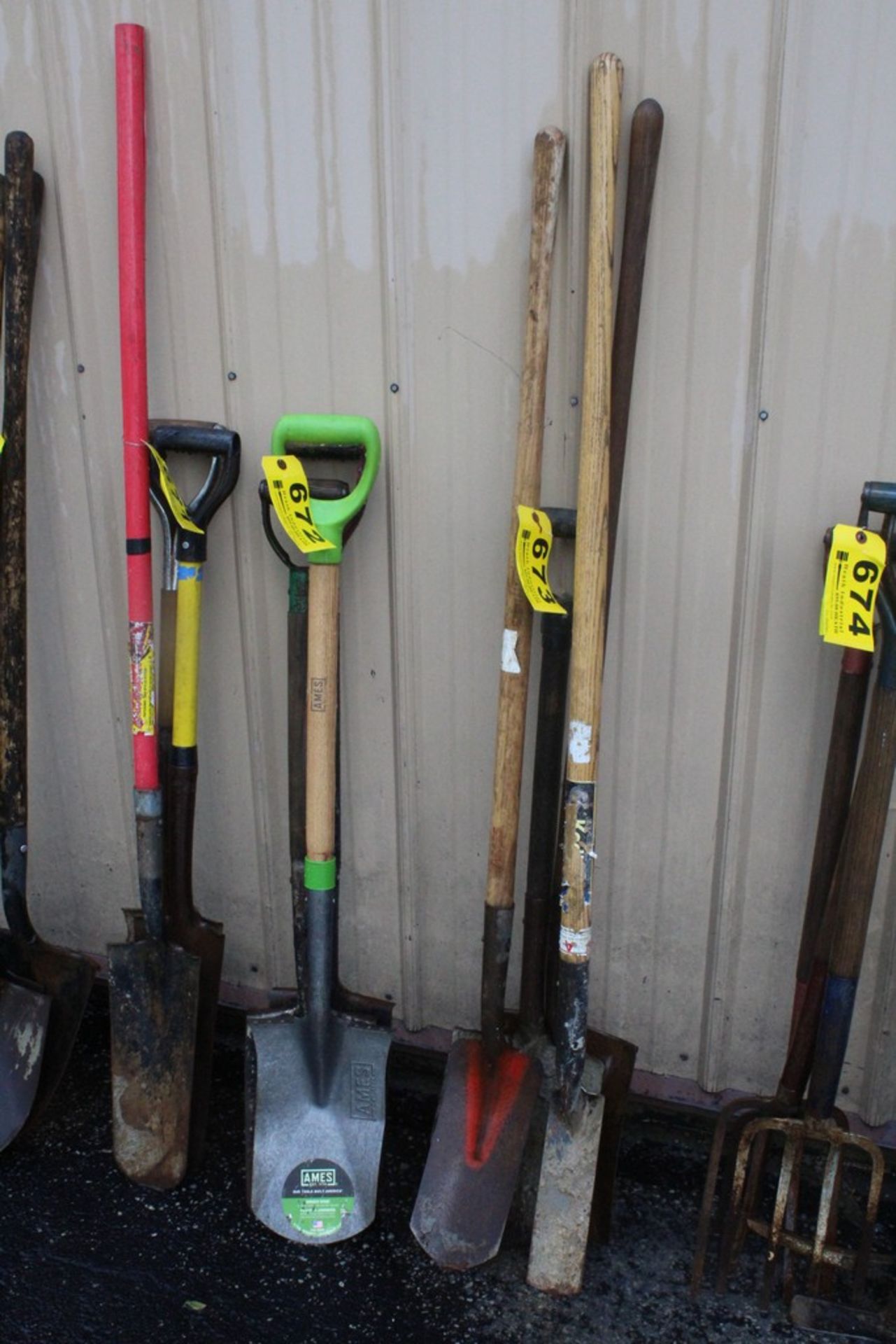 (4) SHOVELS