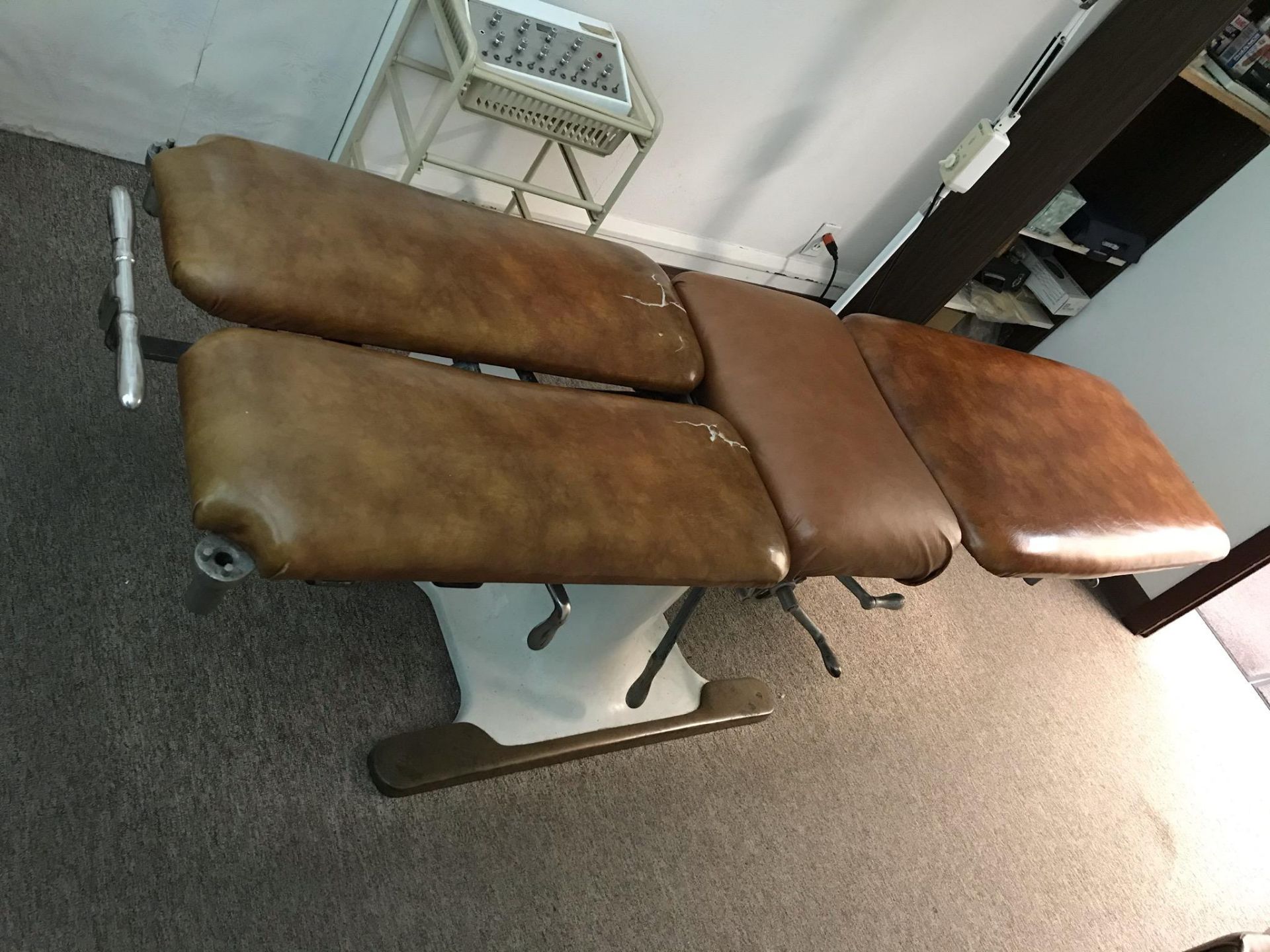 MCMANIS OSTEOPATHIC TRACTION TABLE (THIS ASSET LOCATED IN ROCKFORD, ILLINOIS) PICKUP BY