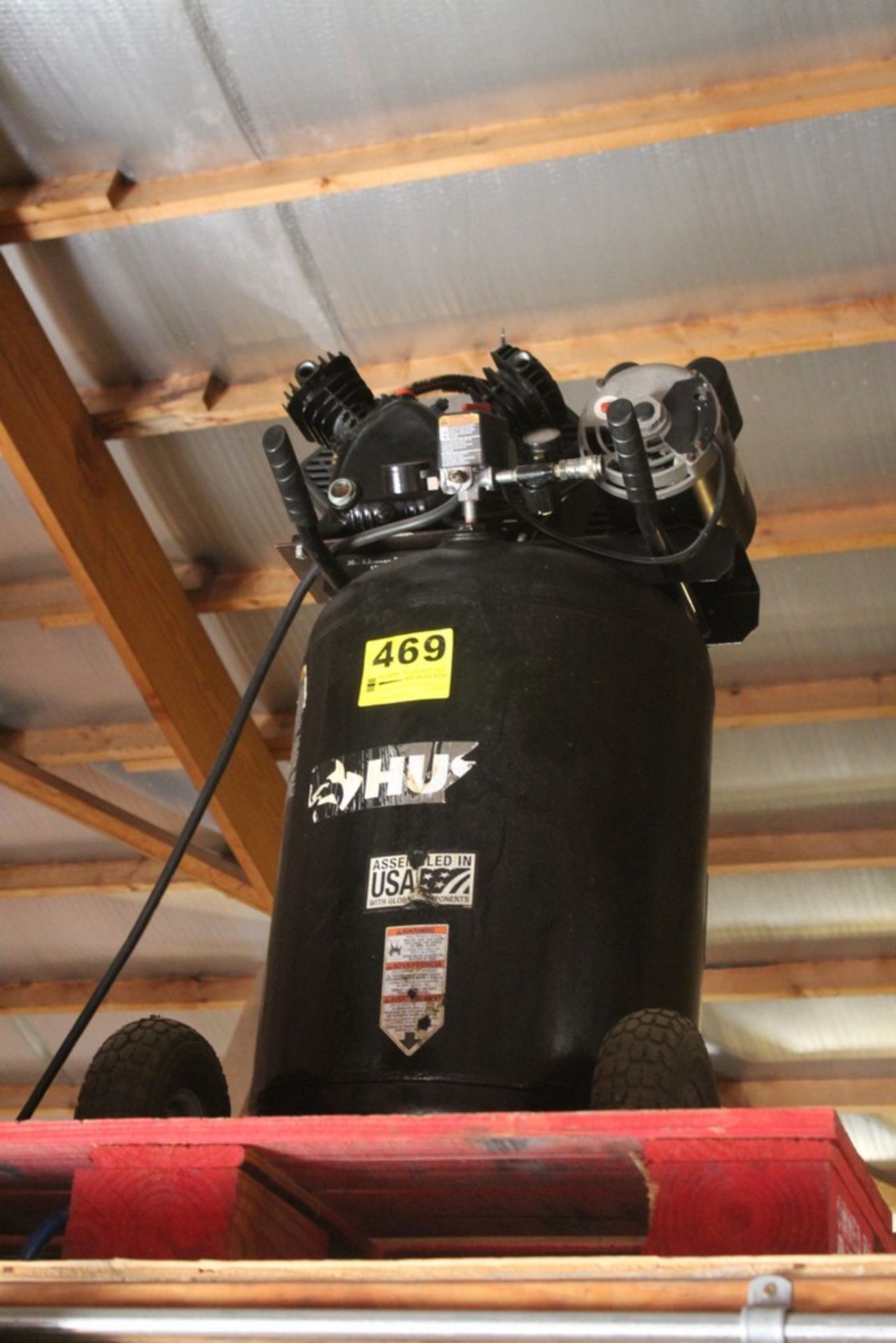 HUSKY VERTICAL TANK MOUNTED AIR COMPRESSOR