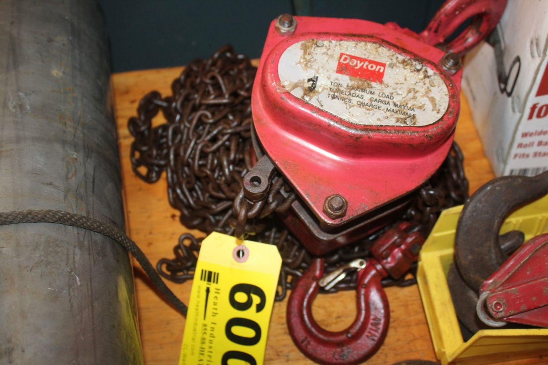 DAYTON 1 TON CHAIN HOIST