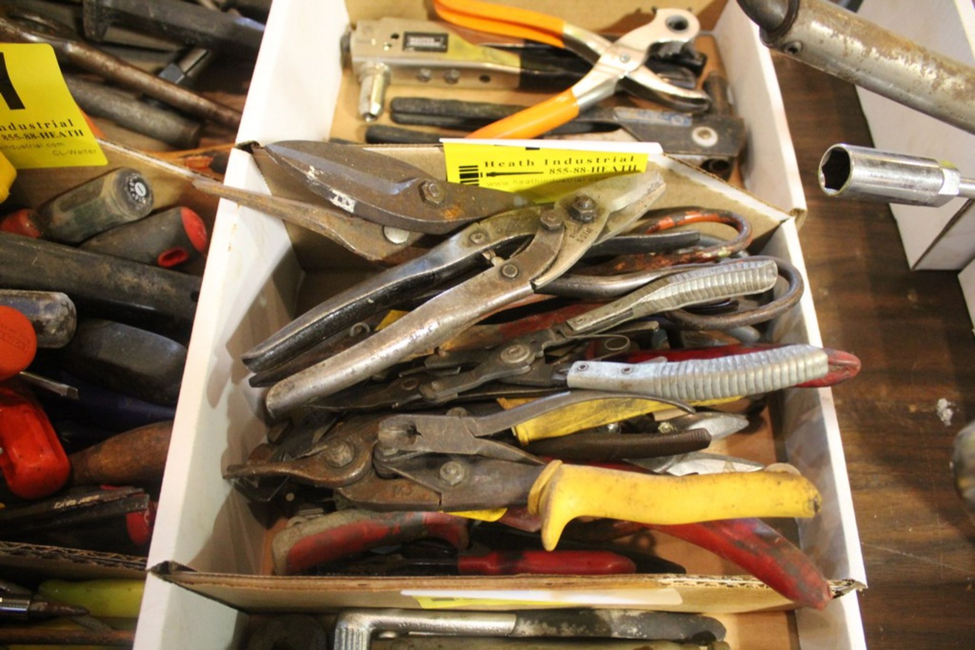 ASSORTED SHEARS IN BOX