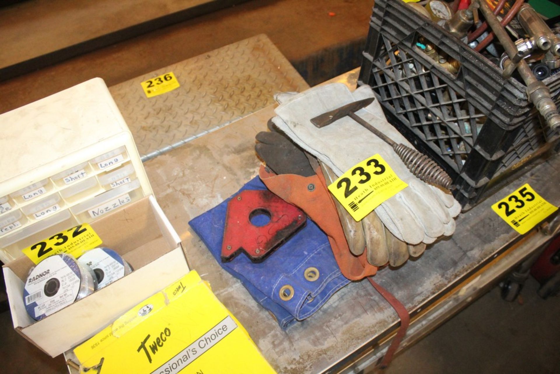 WELDING GLOVES, SET UP MAGNET, CHIPPING HAMMER