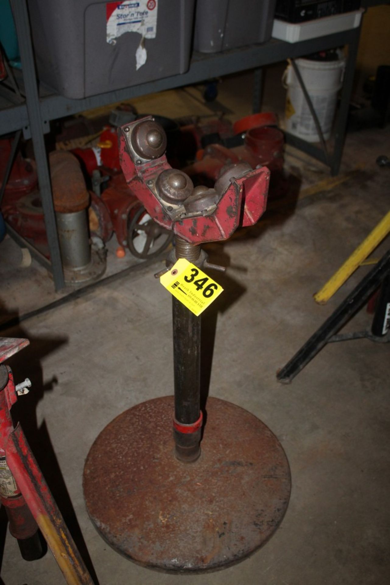 U-SHAPED PIPE STAND