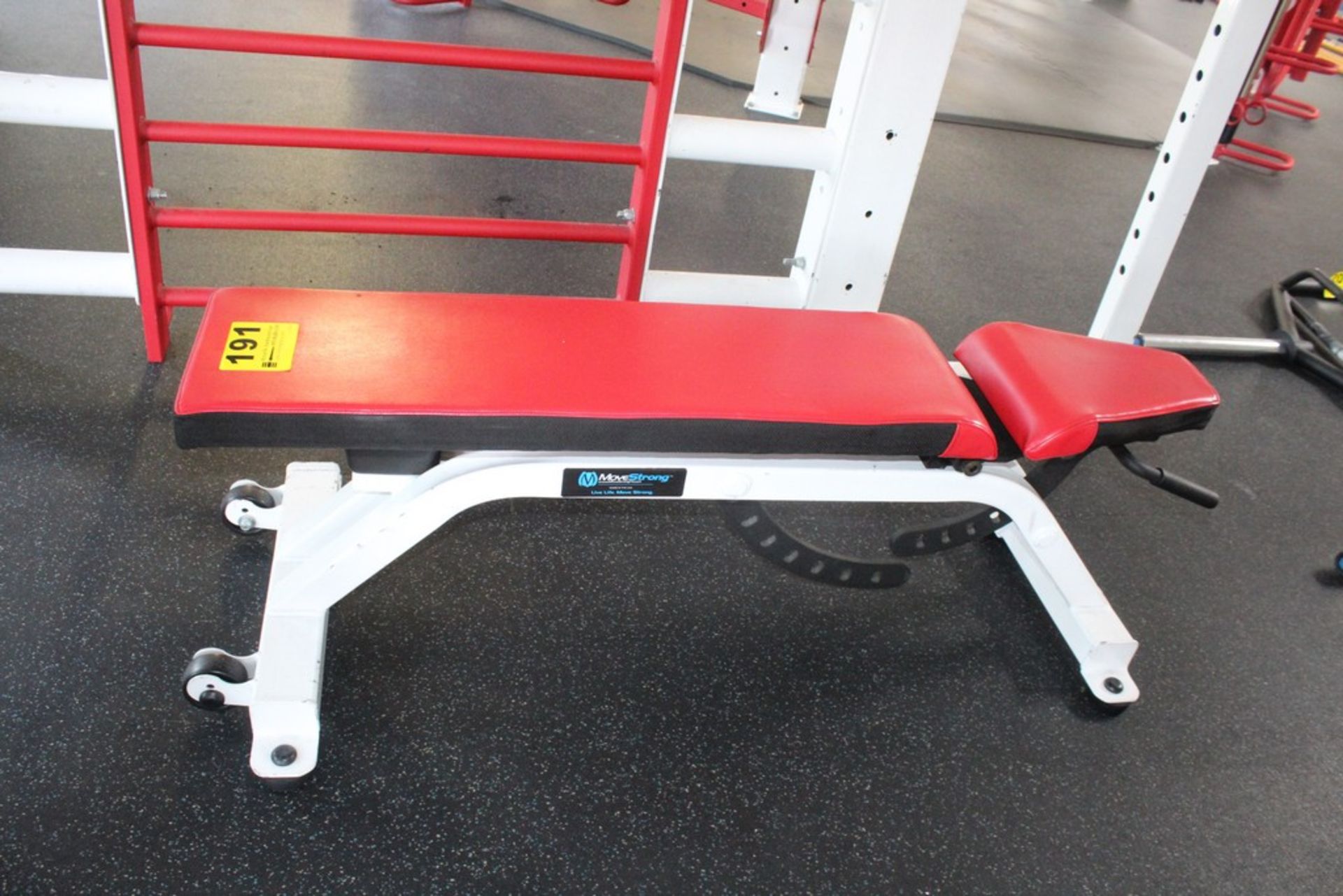 MOVESTRONG ADJUSTABLE WORKOUT BENCH