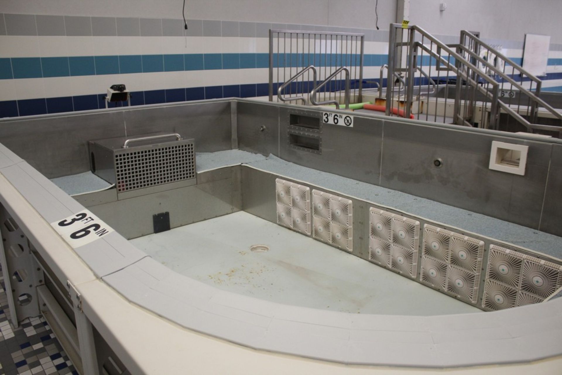 RESISTANCE TRAINING POOL, APPROX. 10’X15’ INNER DIMENSIONS, APPROX. 11.5’X17’ OUTER DIMENSIONS, 3’6” - Image 3 of 9