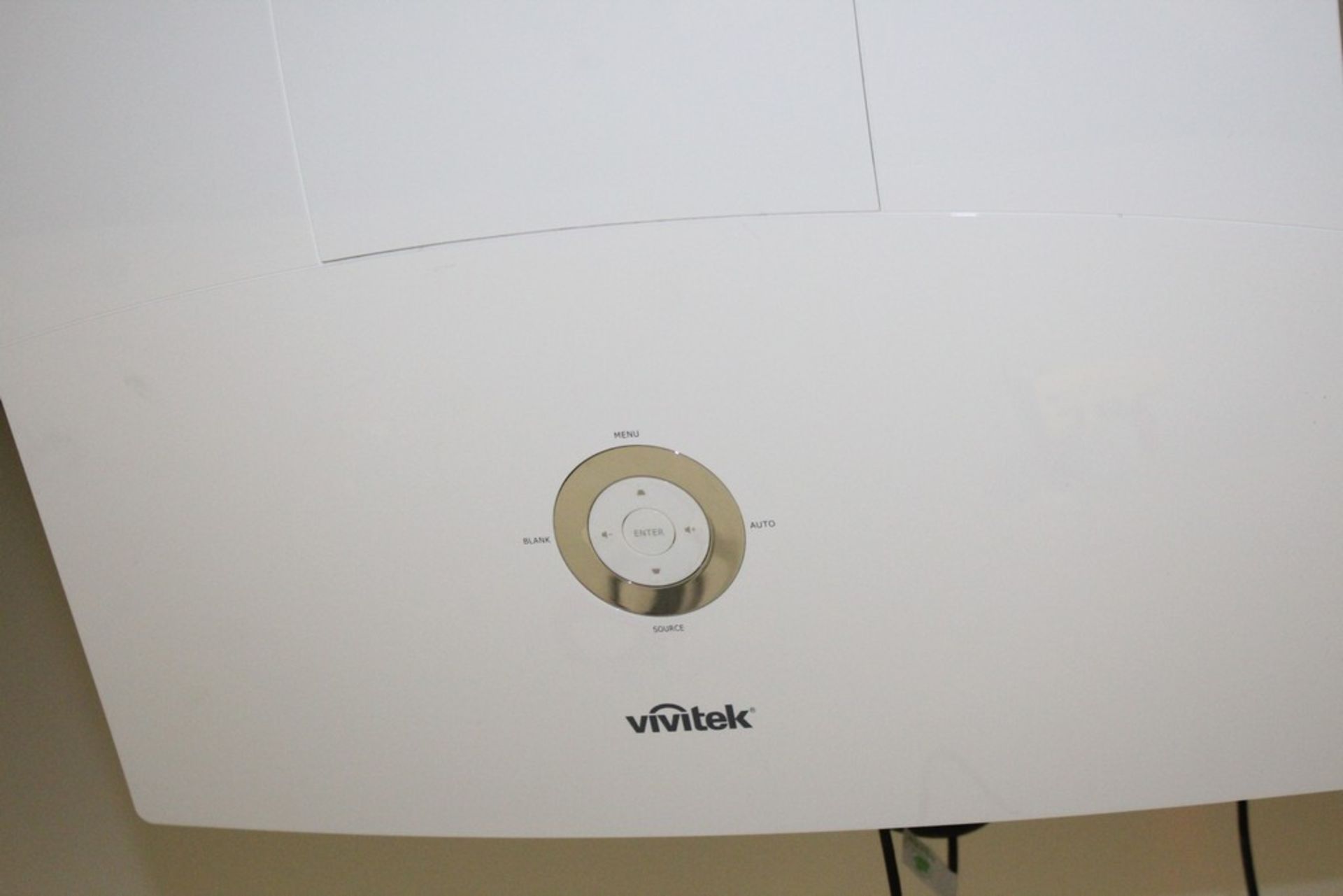 VIVITEK PROJECTOR MODEL D5010-WNL WITH 6' X 10' SCREEN - Image 4 of 4