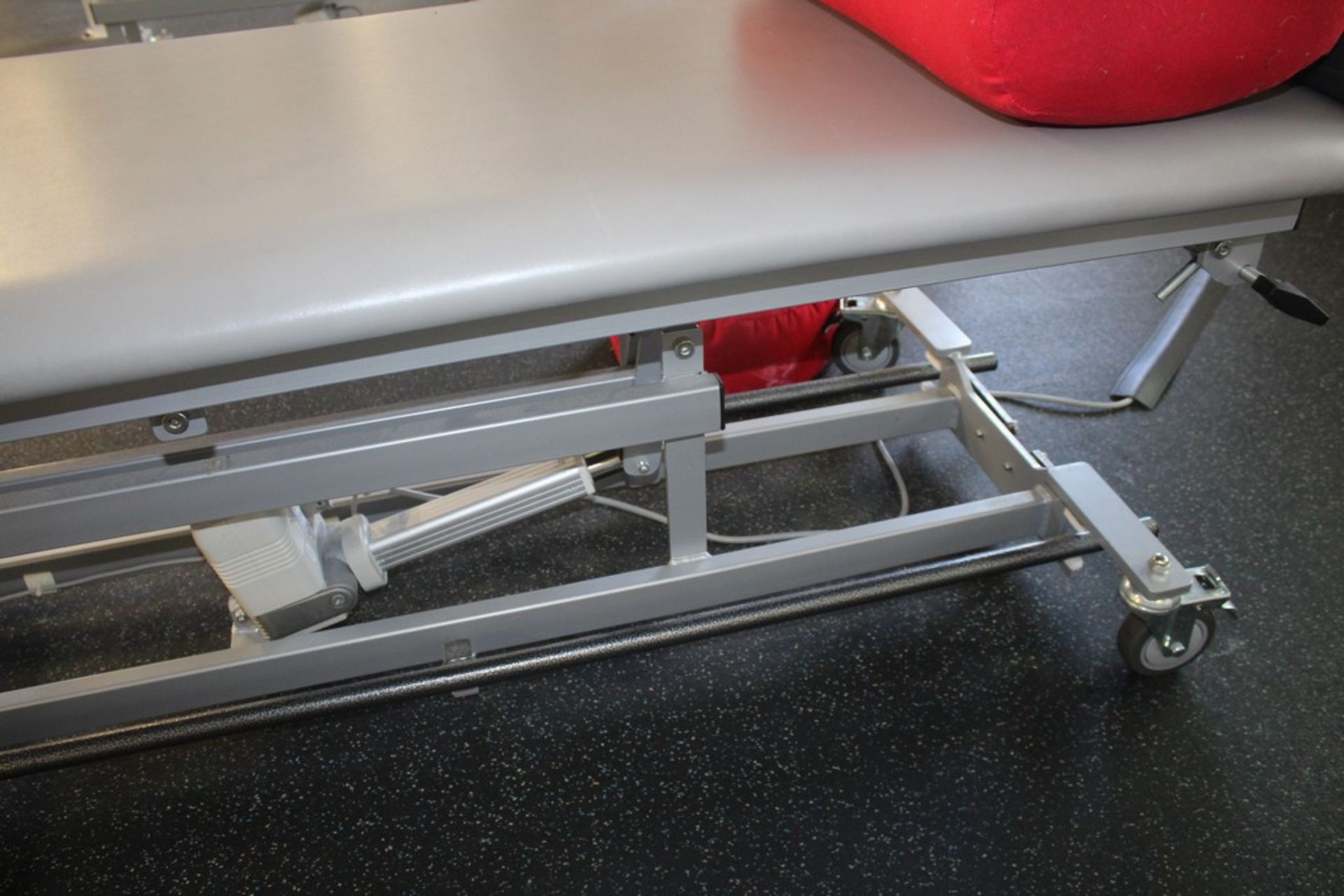 ARMEDICA ELEVATING TABLE, WITH SKF ACTUATION SYSTEM - Image 3 of 5