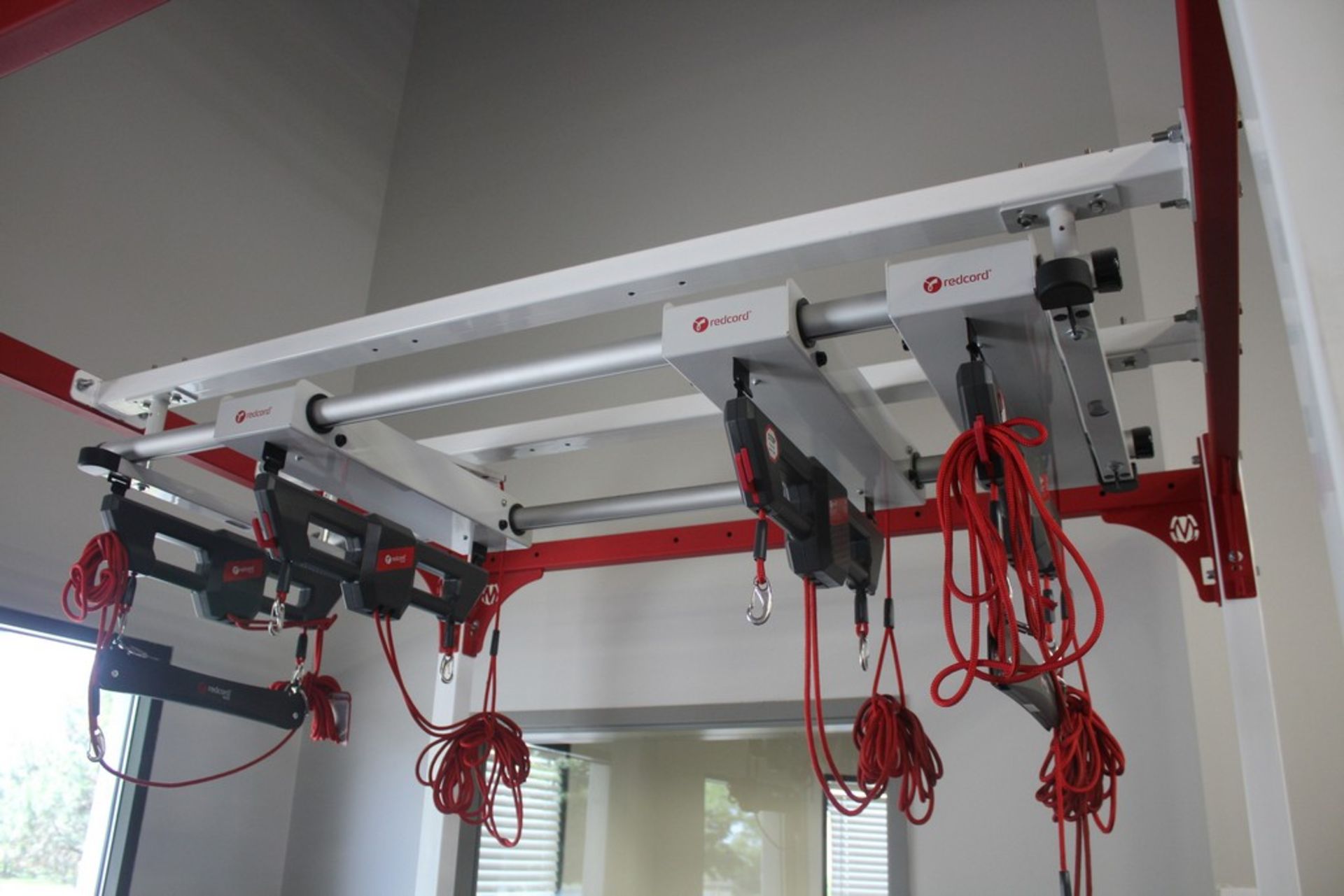 NEURAC DUAL RED CORD WORK STATION, INCLUDING AXIS AND TRAINER MODULES, MOUNTED TO MOVESTRONG FRAME - Image 3 of 5