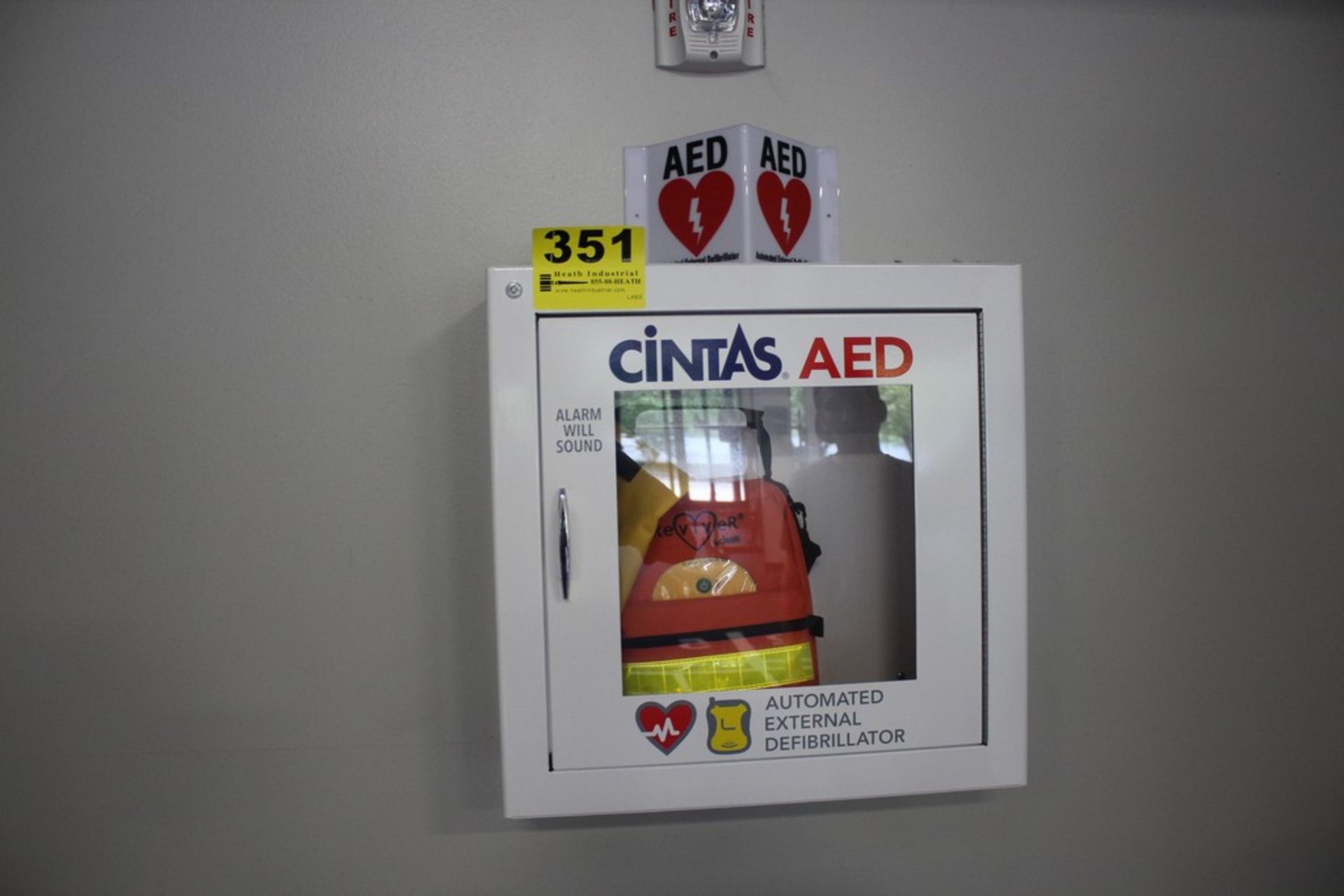 CINTAS REVIVER AED DEFIBRILLATOR WITH STEEL CASE