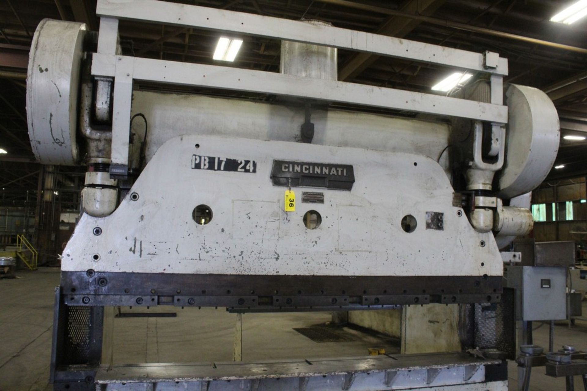 CINCINNATI 115/225 TON SERIES 9 PRESS BRAKE, S/N 34557, 10’ OVERALL LENGTH OF BED, AIR ACTUATED - Image 2 of 10