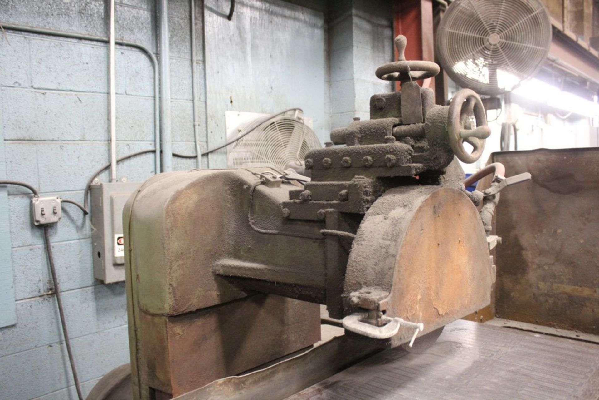 COVEL 16”X36” HYDRAULIC SURFACE GRINDER, S/N 80-224 WITH ELECTRO MAGNETIC CHUCK Loading Fee: $400 - Image 5 of 6