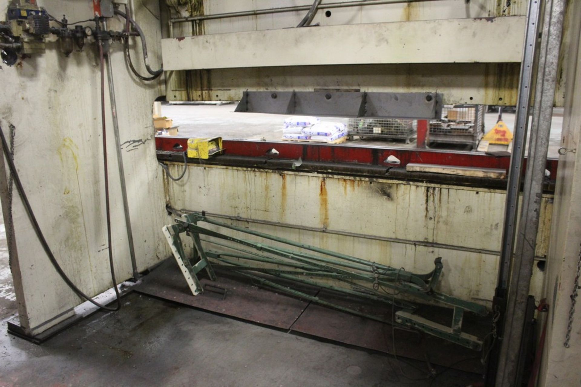 DREIS & KRUMP 275 TON MODEL 275-D-8 PRESS BRAKE, S/N 9520, 10’ OVERALL LENGTH OF BED, LOWER DIE - Image 5 of 8