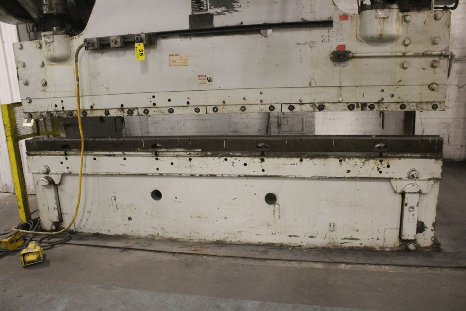 VERSON 200 TON MODEL B910-200 PRESS BRAKE, S/N 18642, WITH AIR CLUTCH, LOWER DIE HOLDER Loading Fee: - Image 4 of 10