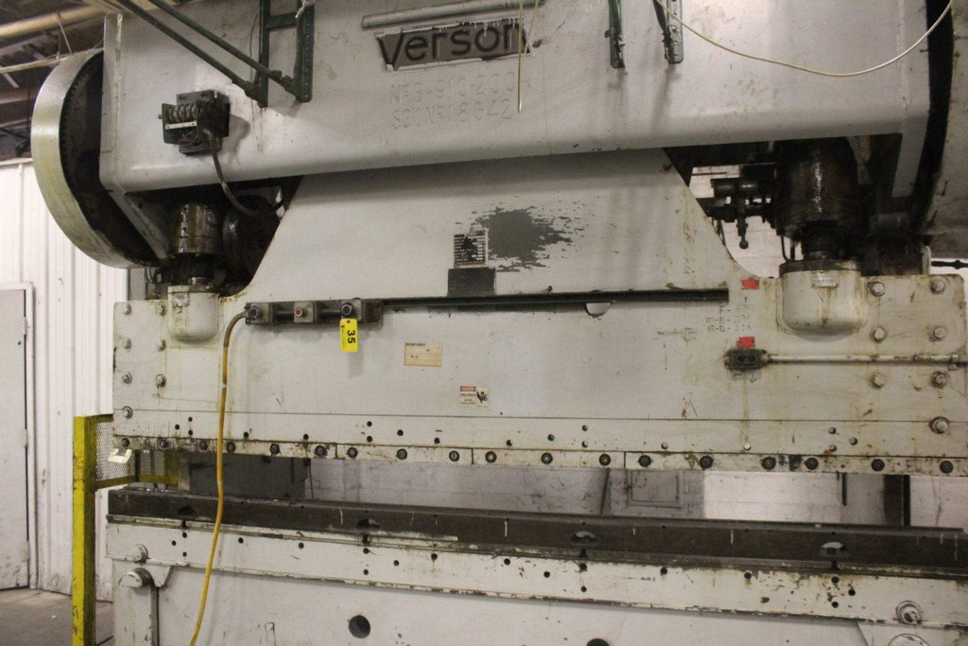 VERSON 200 TON MODEL B910-200 PRESS BRAKE, S/N 18642, WITH AIR CLUTCH, LOWER DIE HOLDER Loading Fee: - Image 3 of 10