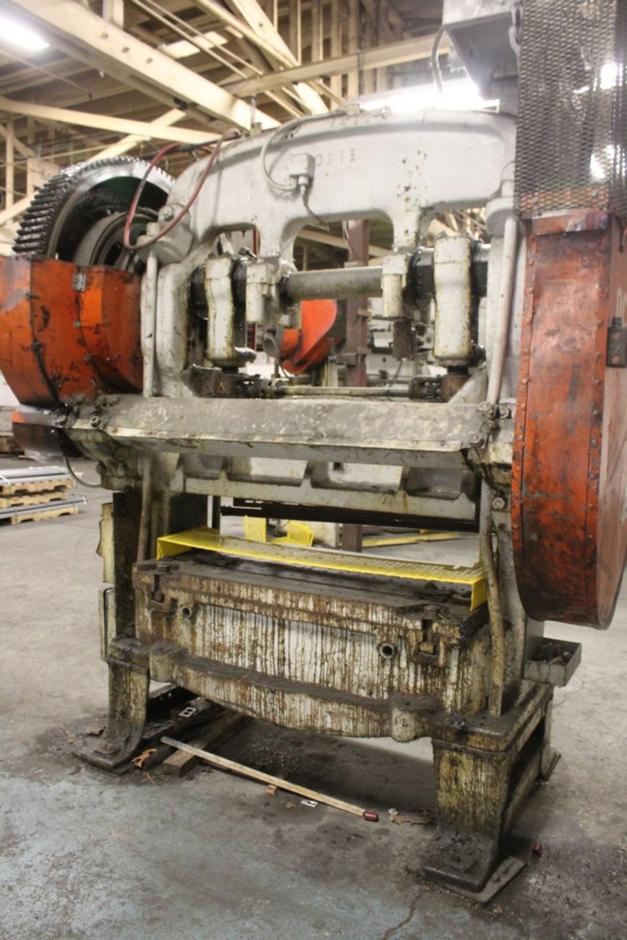 TOLEDO 93 TON MODEL 92-1/2D STRAIGHT SIDE PRESS Loading Fee: $600 - Image 5 of 7