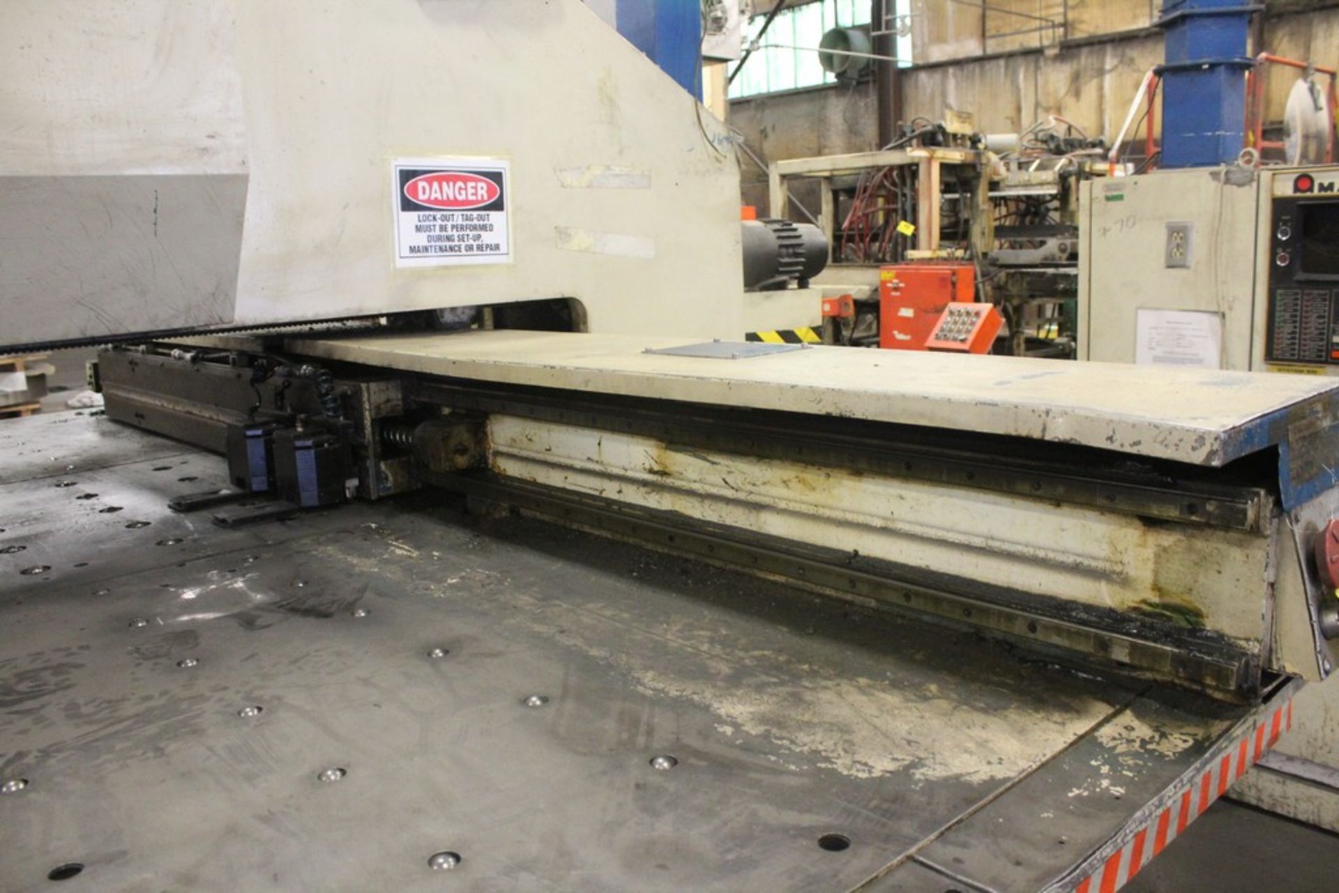 AMADA 30 TON MODEL PEGA 305072 CNC TURRET PUNCH, S/N AA570067, WITH FANUC SYSTEM 6M CONTROL - Image 6 of 12