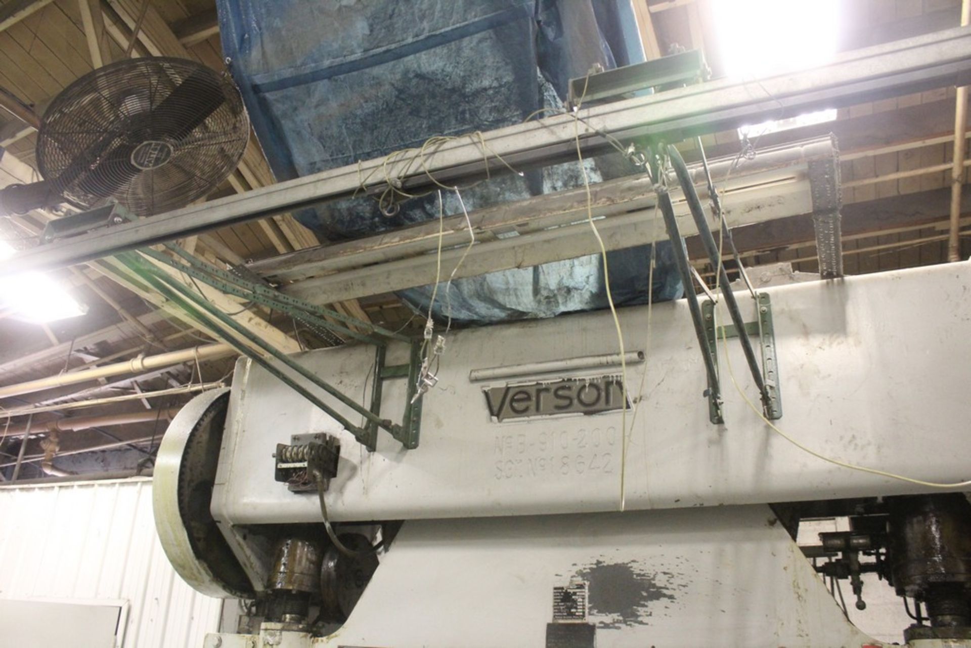 VERSON 200 TON MODEL B910-200 PRESS BRAKE, S/N 18642, WITH AIR CLUTCH, LOWER DIE HOLDER Loading Fee: - Image 2 of 10