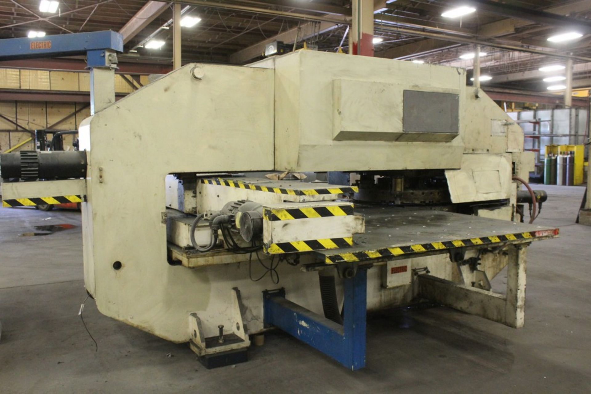 AMADA 30 TON MODEL PEGA 305072 CNC TURRET PUNCH, S/N AA570067, WITH FANUC SYSTEM 6M CONTROL - Image 9 of 12