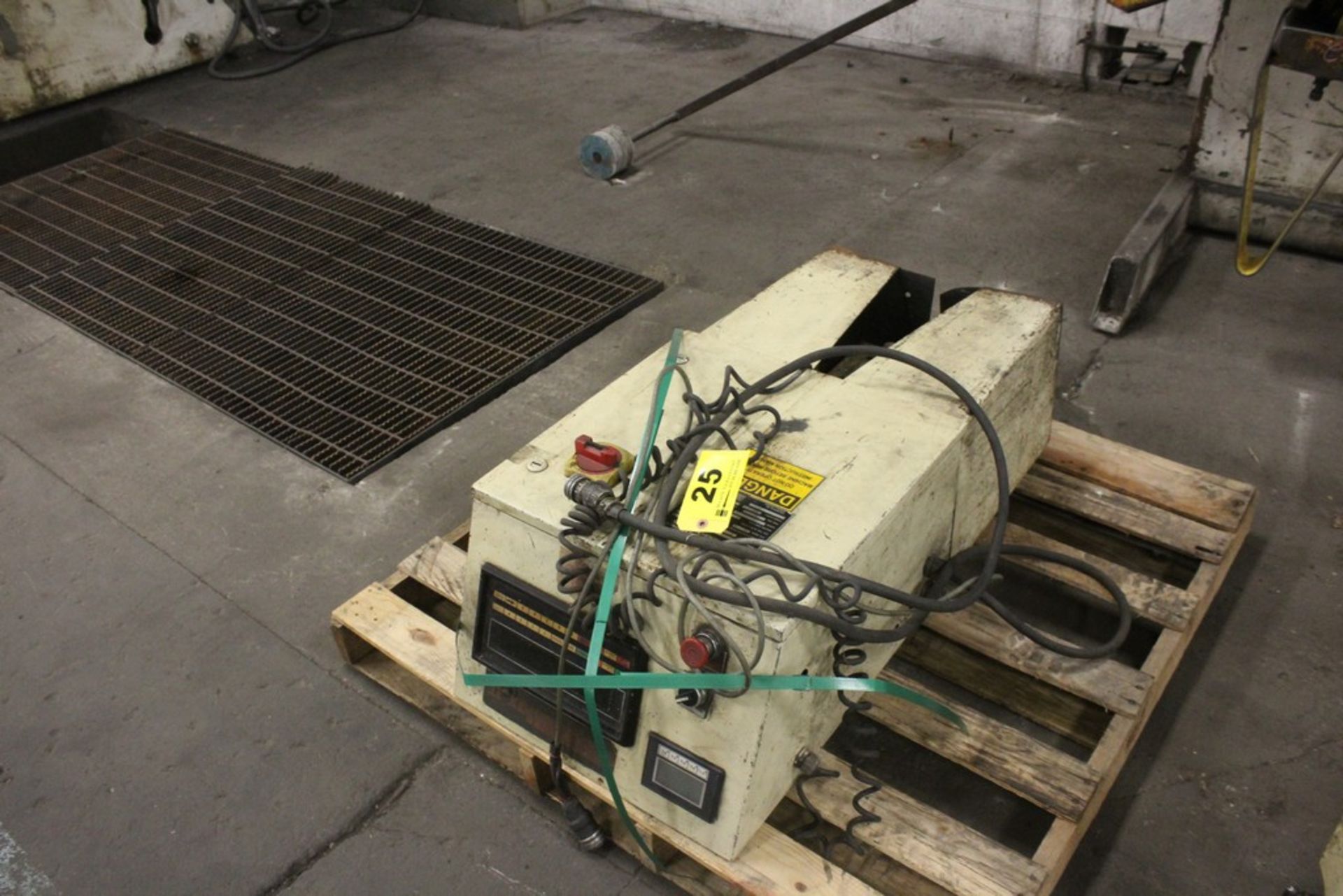 COIL HANDLING SERVOMAX 12” MODEL SMX12 SERVO ROLL FEED, S/N 13840 WITH MICROPROCESSOR CONTROL - Image 2 of 7