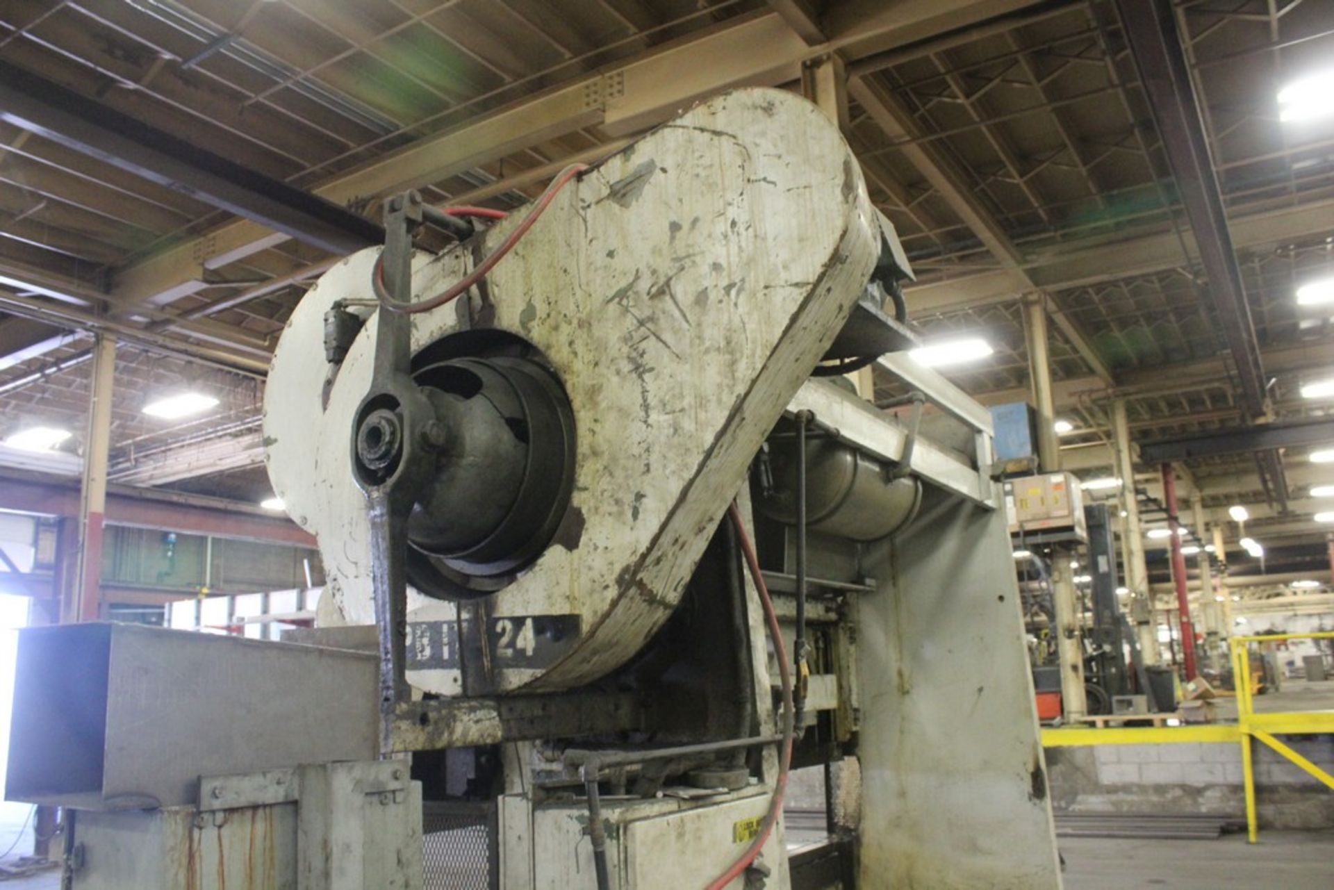 CINCINNATI 115/225 TON SERIES 9 PRESS BRAKE, S/N 34557, 10’ OVERALL LENGTH OF BED, AIR ACTUATED - Image 9 of 10