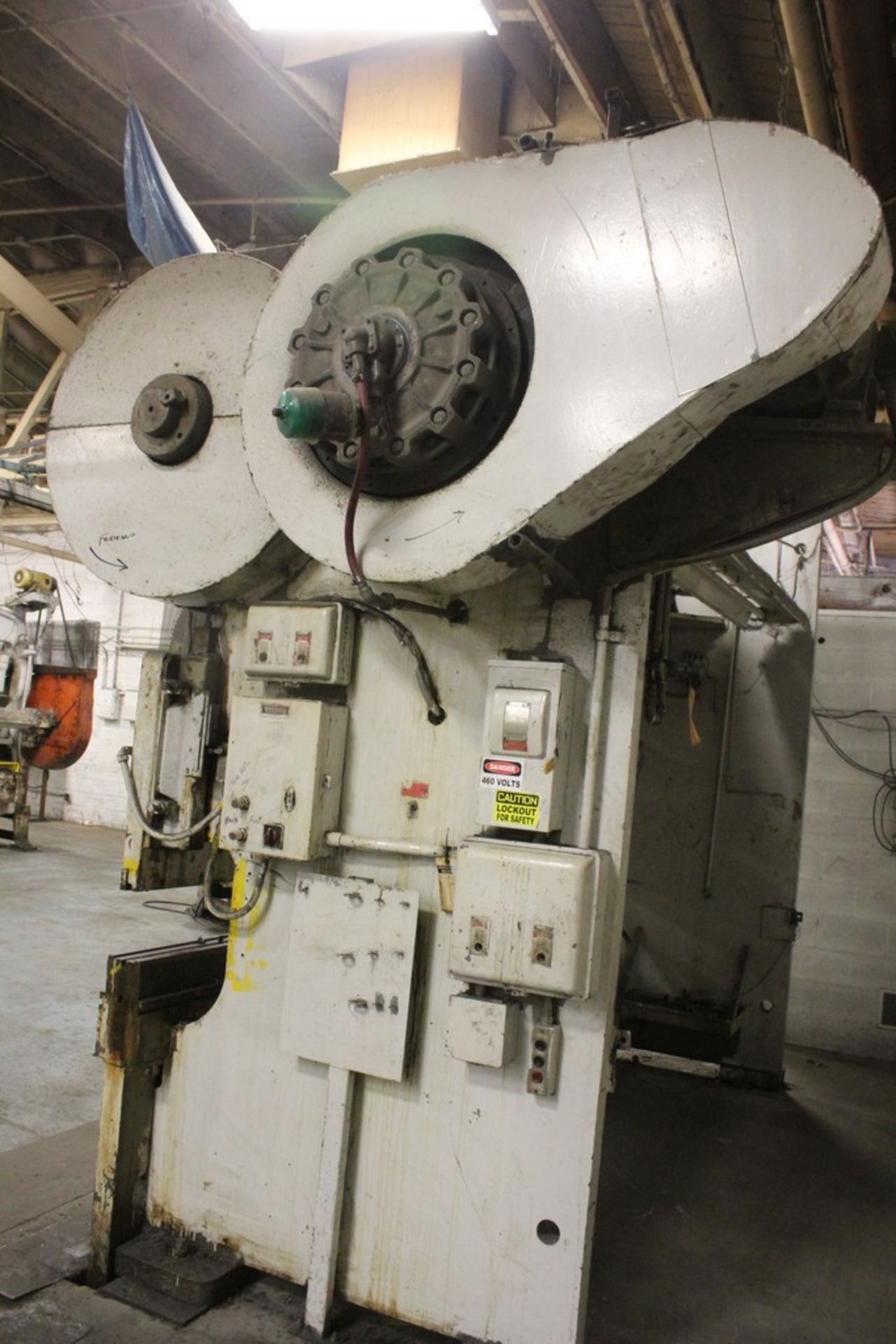 VERSON 200 TON MODEL B910-200 PRESS BRAKE, S/N 18642, WITH AIR CLUTCH, LOWER DIE HOLDER Loading Fee: - Image 10 of 10