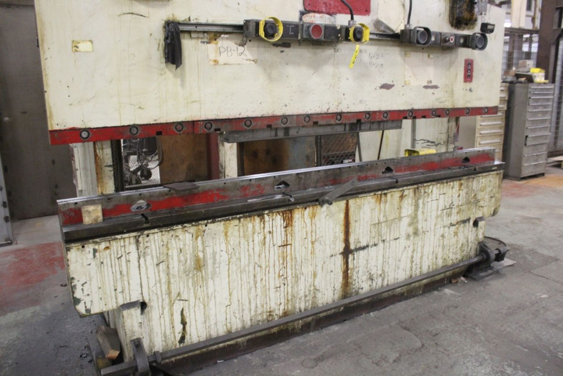 DREIS & KRUMP 275 TON MODEL 275-D-8 PRESS BRAKE, S/N 9520, 10’ OVERALL LENGTH OF BED, LOWER DIE - Image 3 of 8