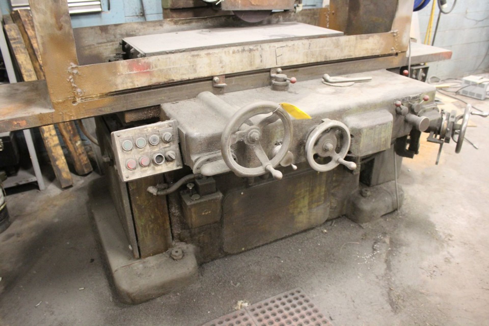 COVEL 16”X36” HYDRAULIC SURFACE GRINDER, S/N 80-224 WITH ELECTRO MAGNETIC CHUCK Loading Fee: $400 - Image 3 of 6