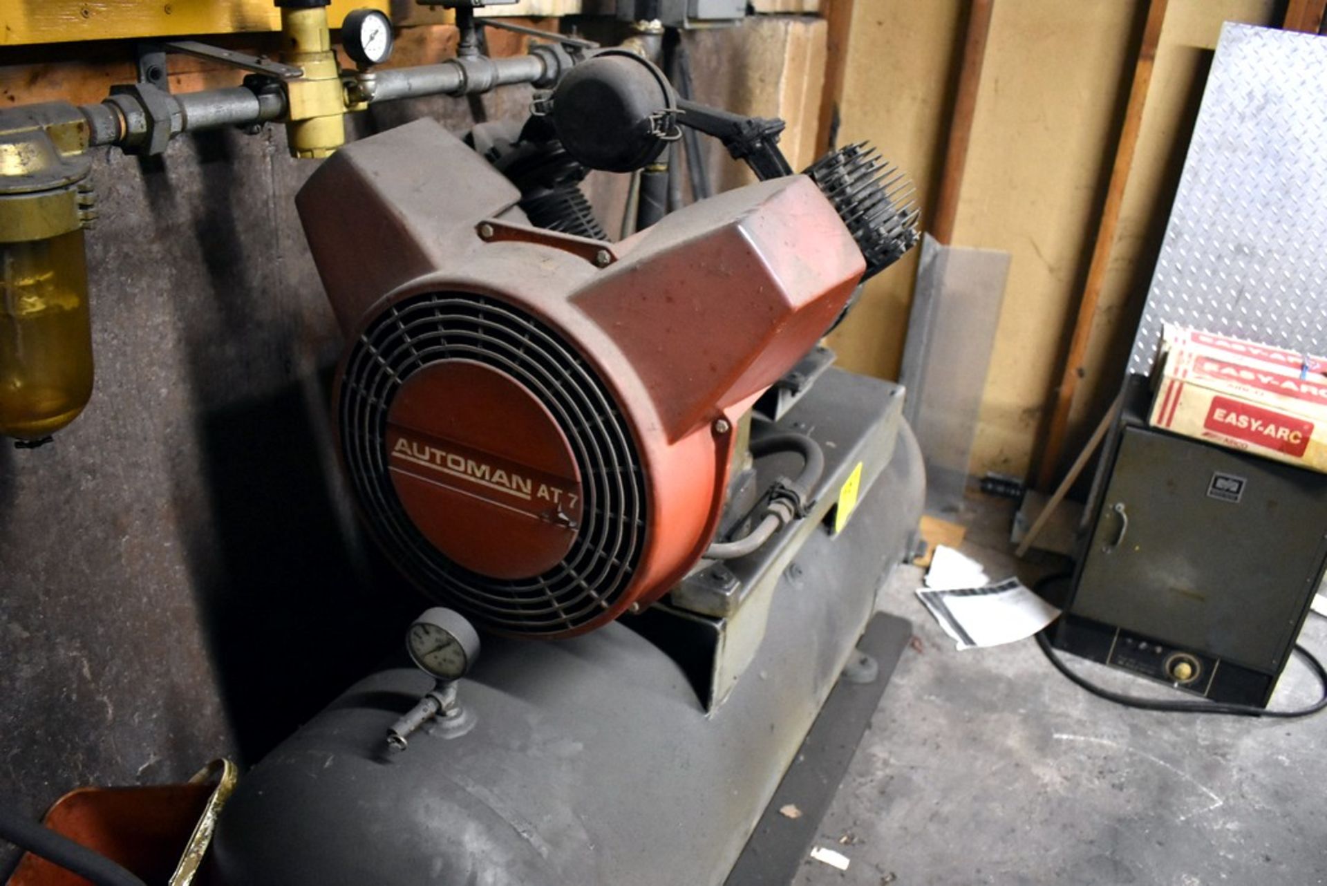 AUTOMAN 5 HP MODEL AT7 TANK MOUNTED AIR COMPRESSOR - Image 2 of 3