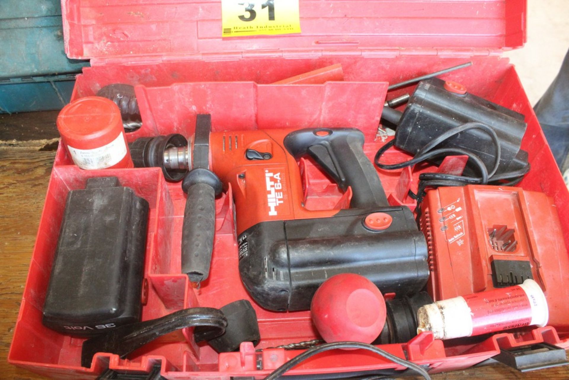 HILTI MODEL TE-6-A CORDLESS ROTARY HAMMER - Image 2 of 2