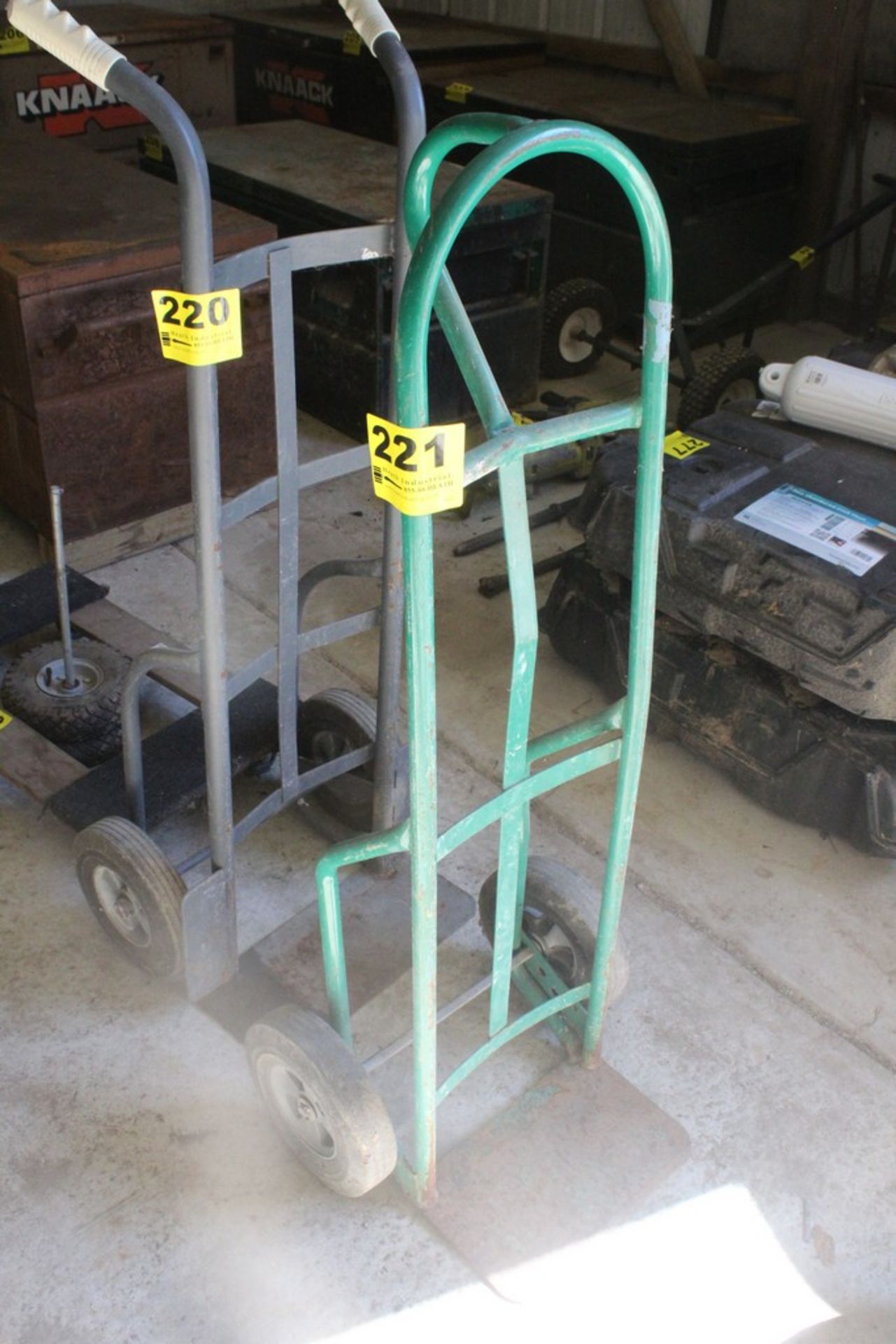 TWO WHEEL HAND TRUCK