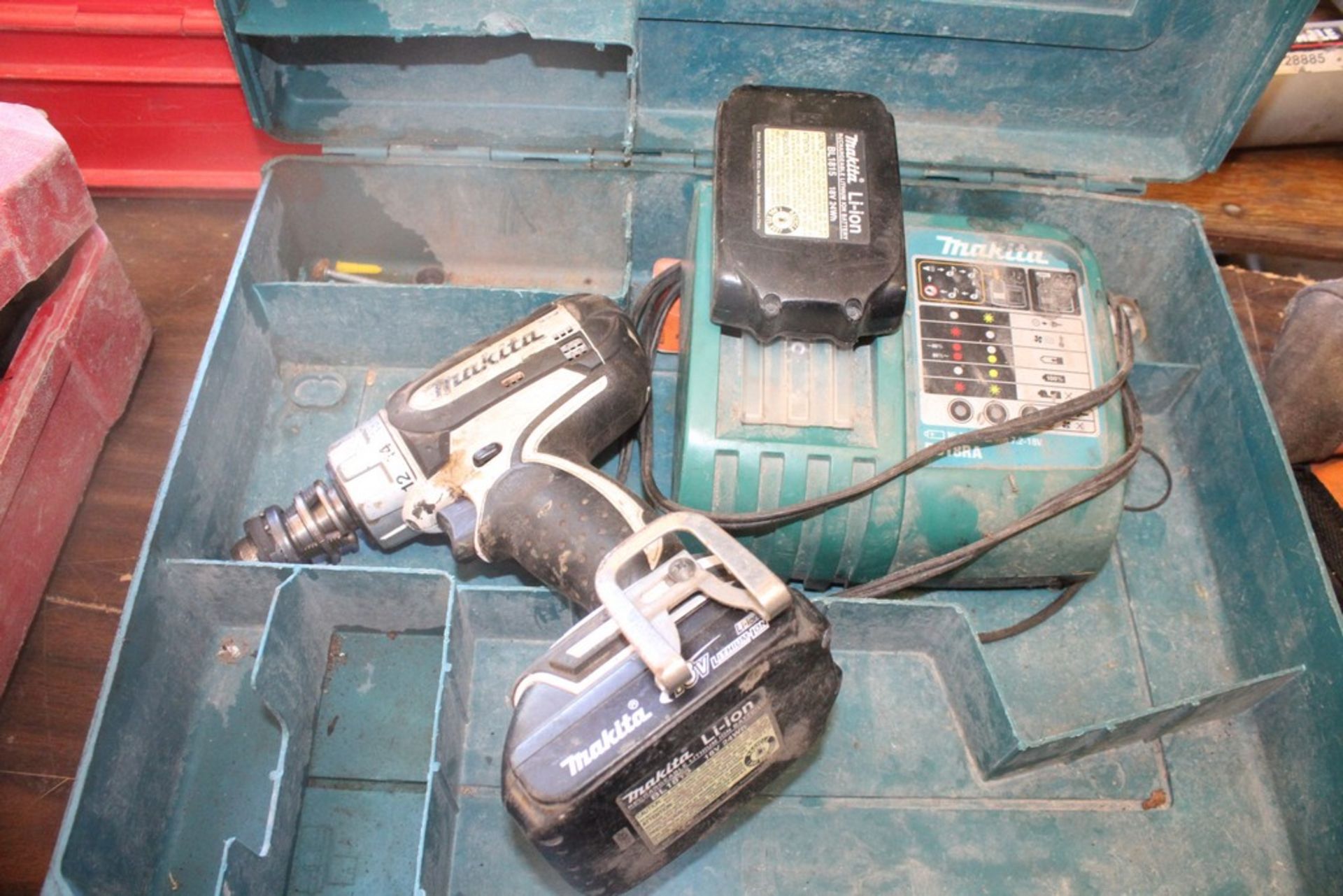 MAKITA 18 V DRIVER WITH (2) BATTERIES & CHARGER