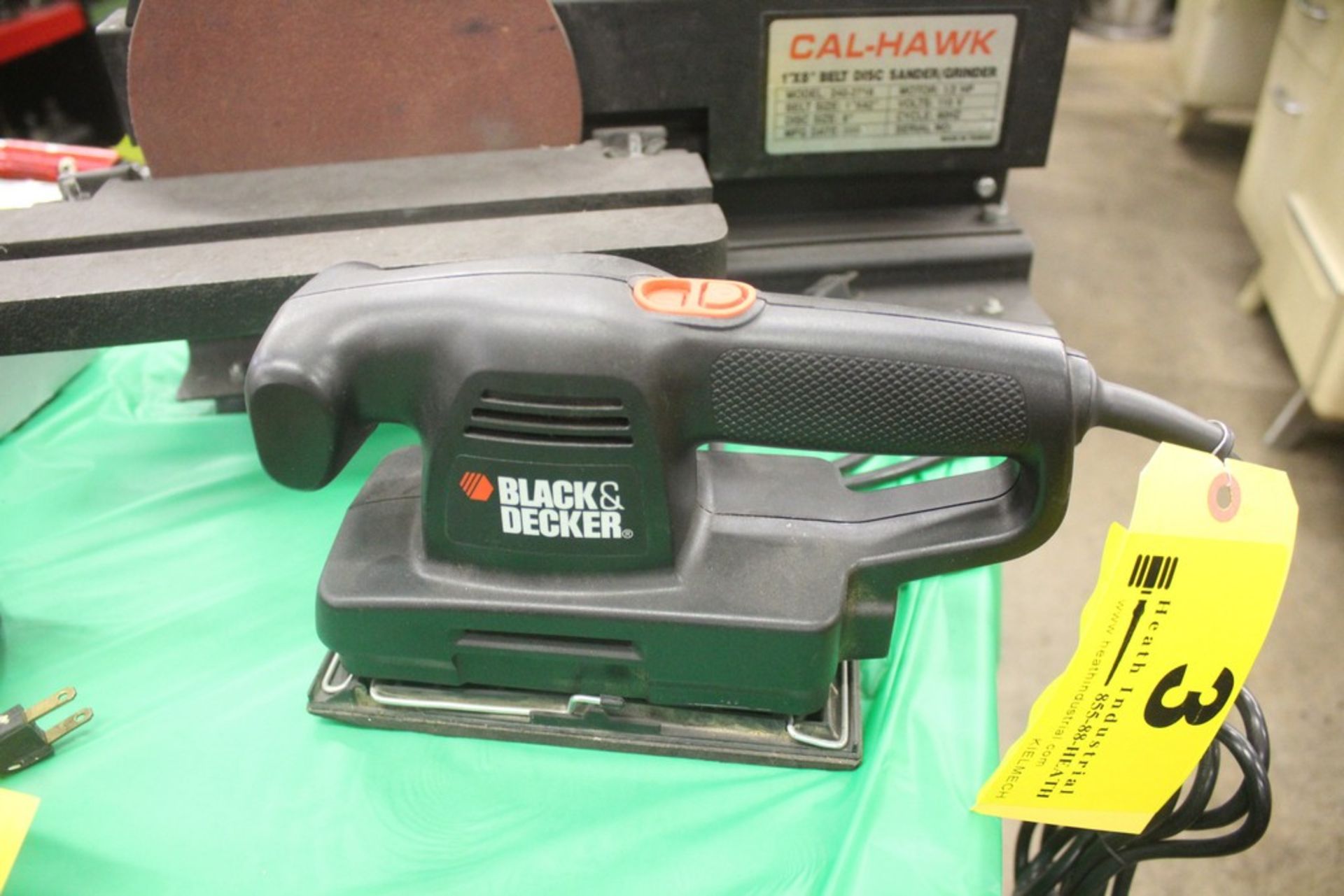 BLACK & DECKER 4" X 9" VIBRATORY SANDER