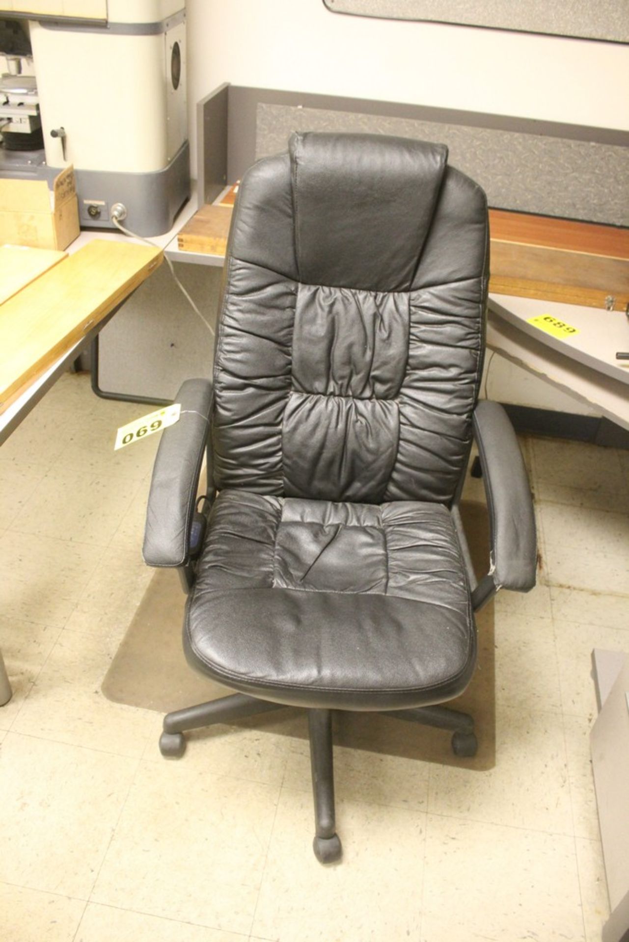 MASSAGE OFFICE CHAIR ON CASTERS