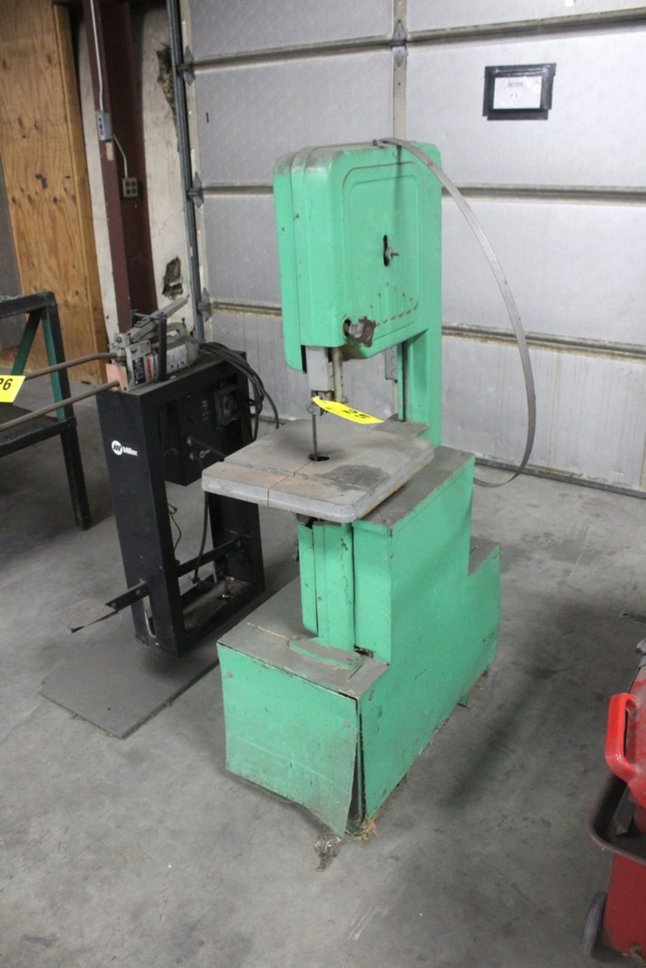 14" Vertical Bandsaw - 14" x 14" Work Table - 6" Under Guides - 115V