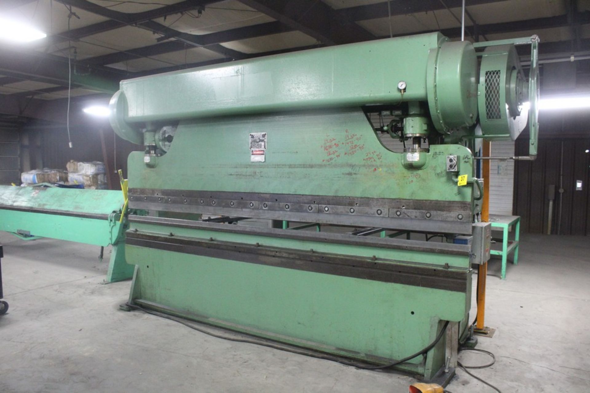 Verson Model 2010-65 Mechanical Power Press Brake, Serial Number: 20844 90 Ton - 12' Overall - Air - Image 2 of 7