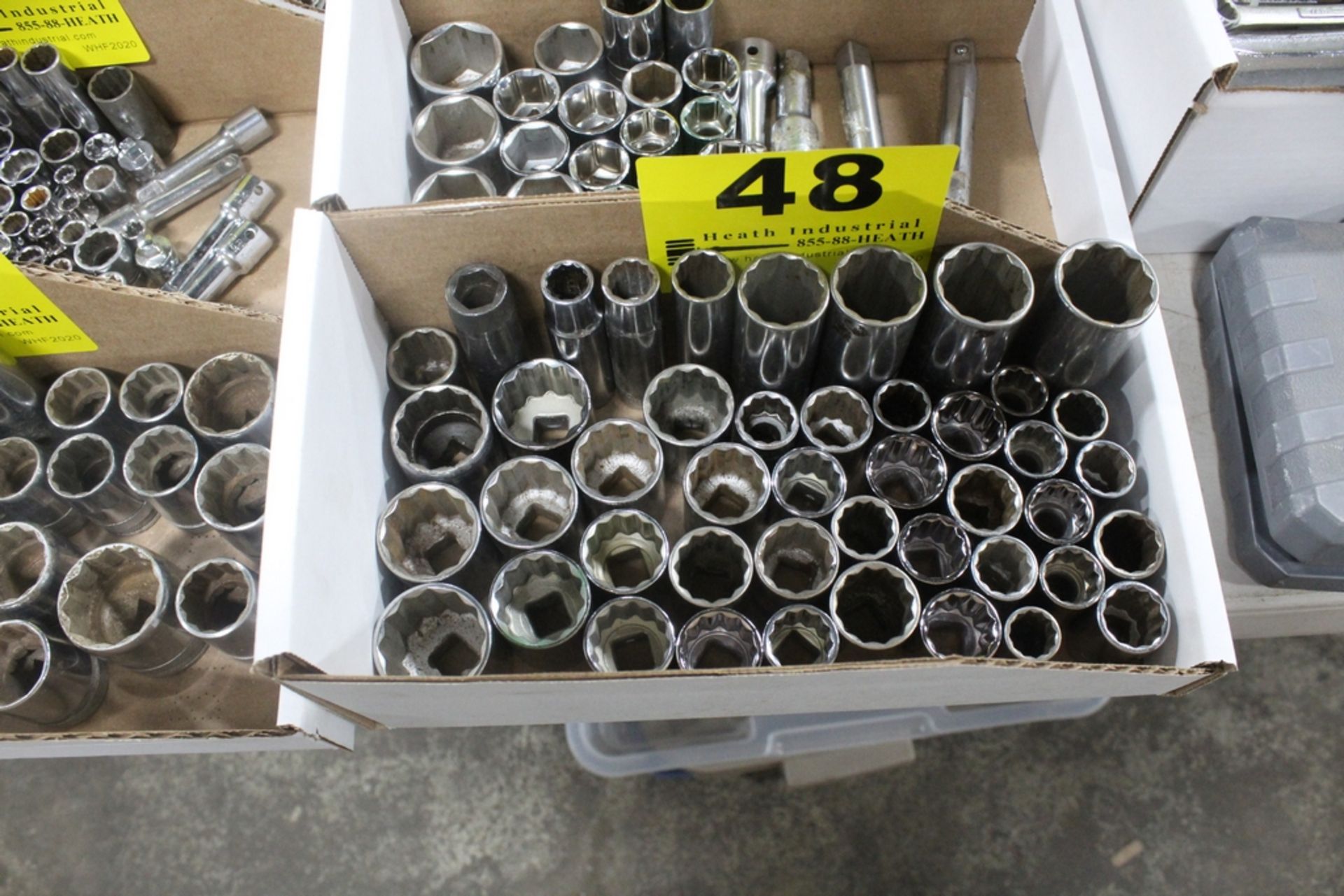 ASSORTED 12-POINT 1/2" DRIVE SOCKETS IN BOX