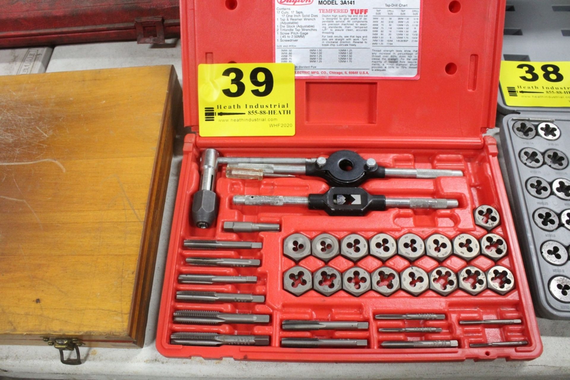 DAYTON MODEL 3A141 METRIC TAP & DIE SET IN CASE