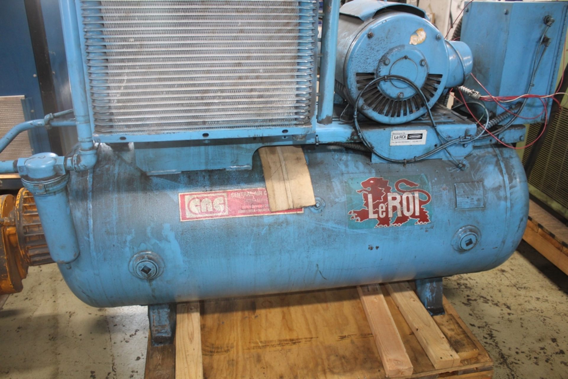 LEROI 25 HP MODEL A21E-107 TANK MOUNTED AIR COMPRESSOR, S/N 4141X108 - Image 2 of 5