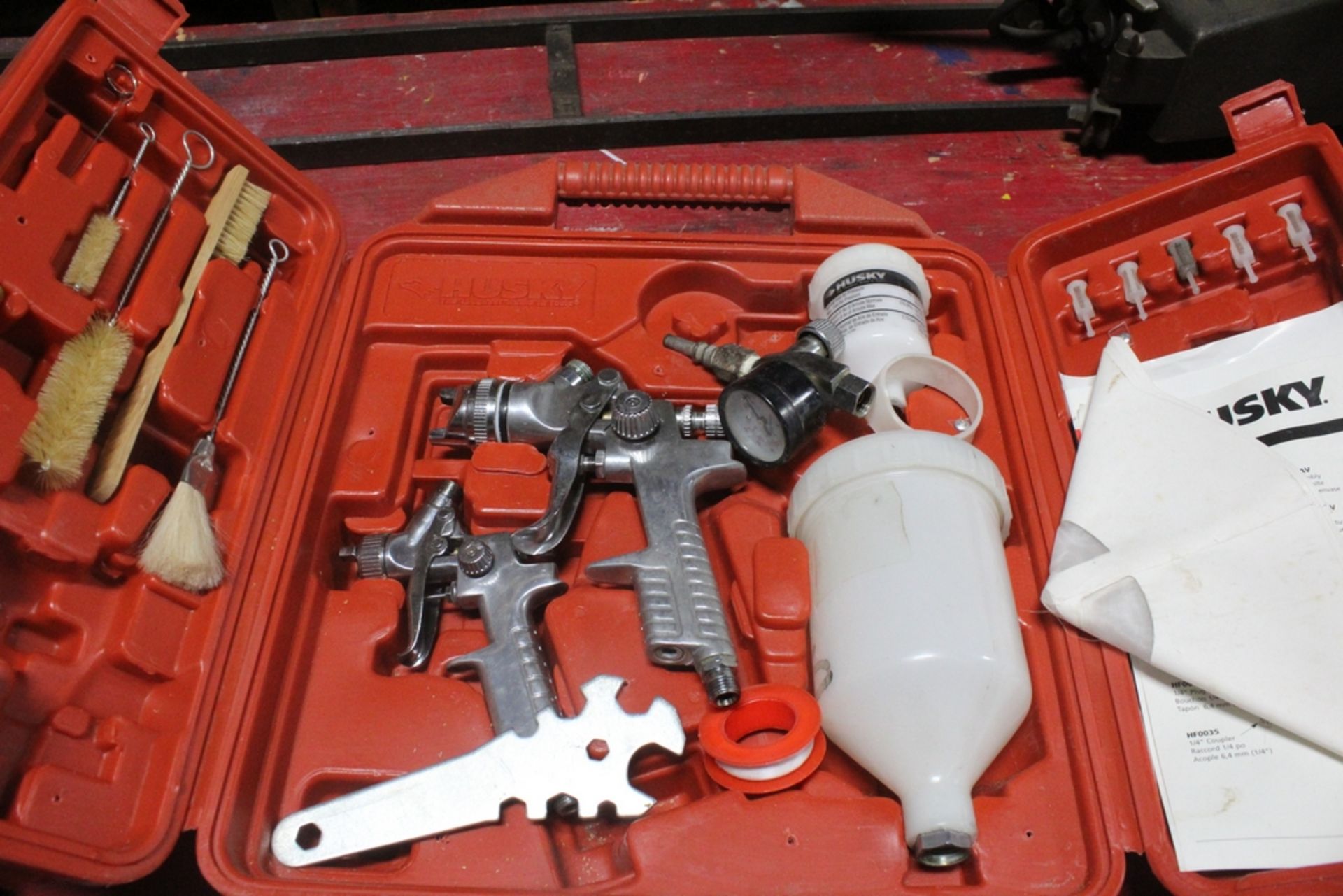 HUSKY 34 PIECE GRAVITY FED SPRAY GUN KIT