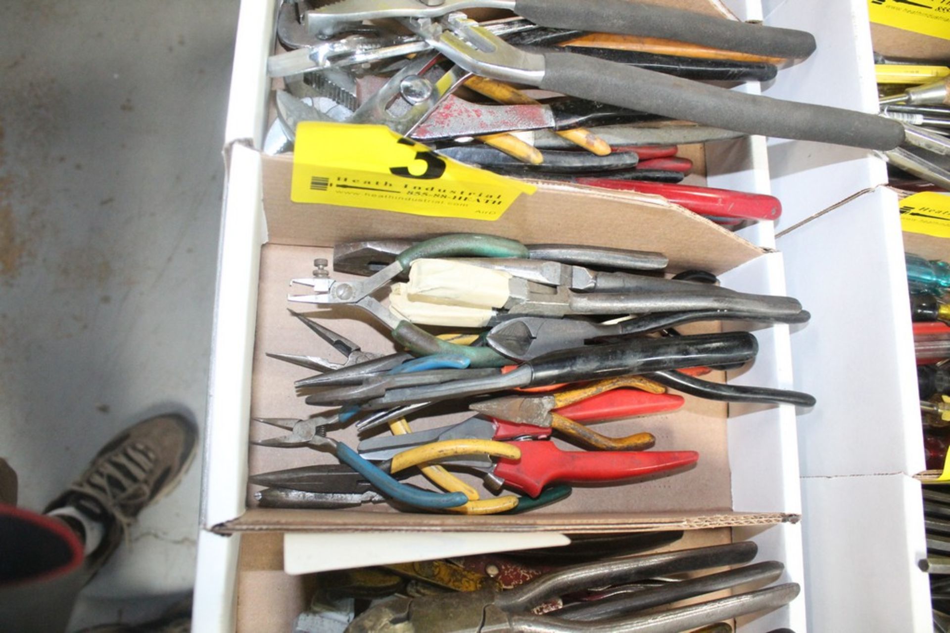 LARGE QUANTITY OF PLIERS