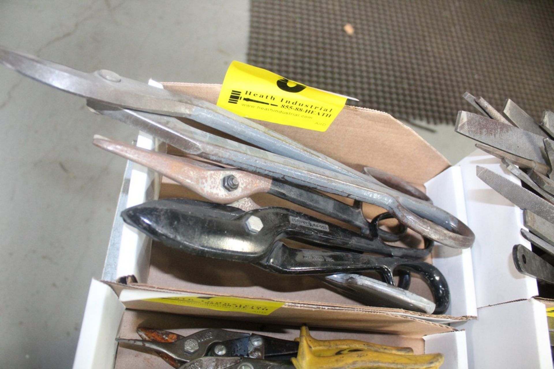 LARGE QUANTITY OF SHEARS