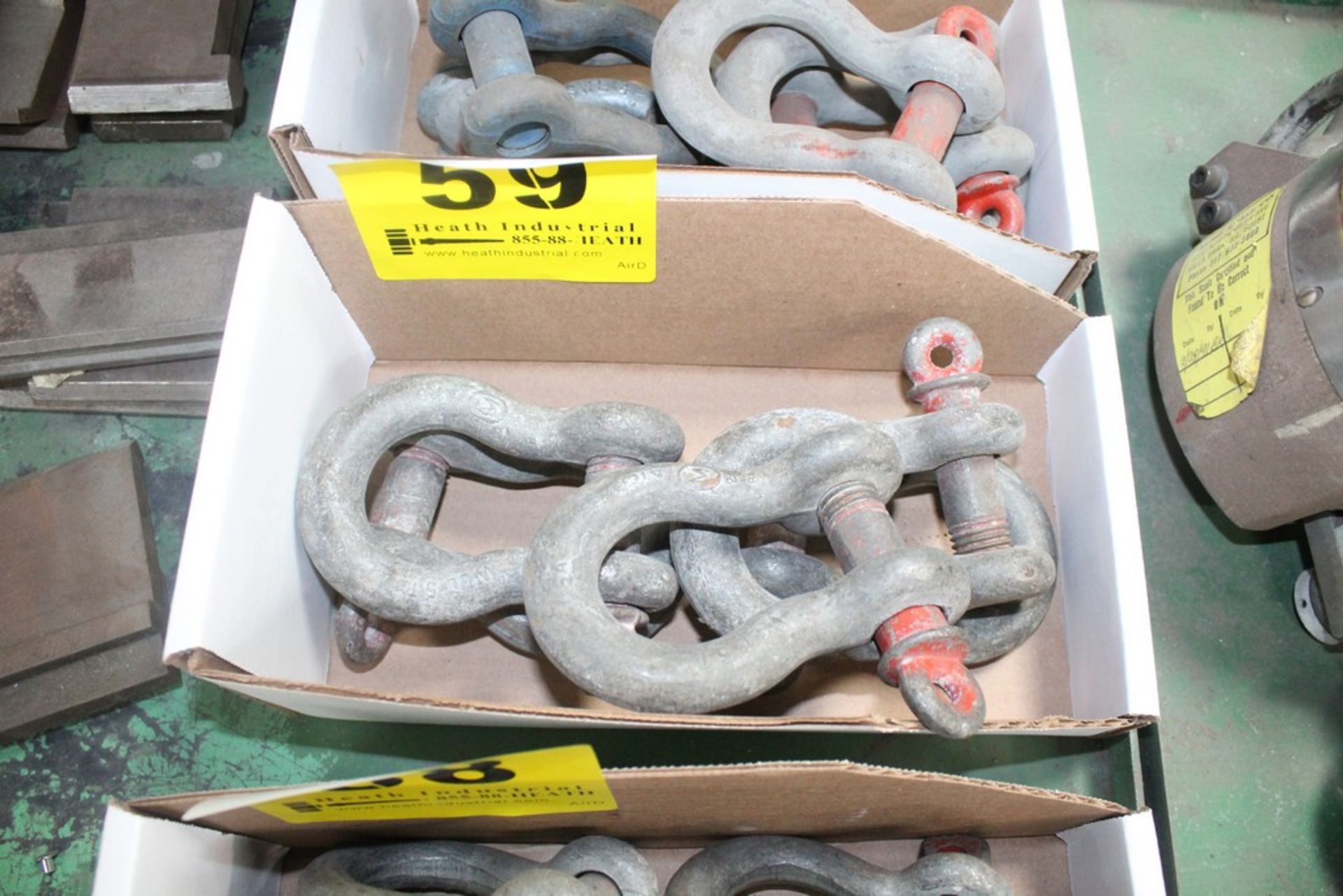 LARGE QUANTITY OF SHACKLES