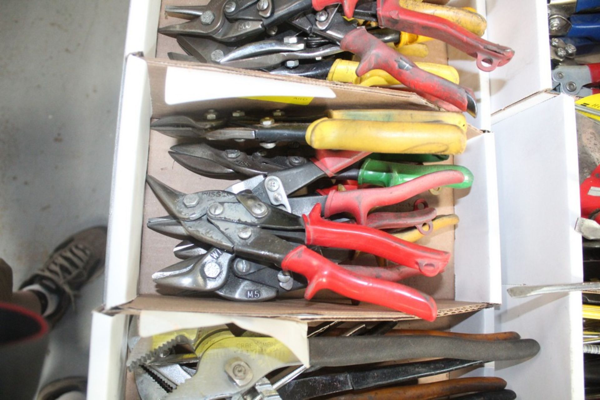 LARGE QUANTITY OF SHEARS